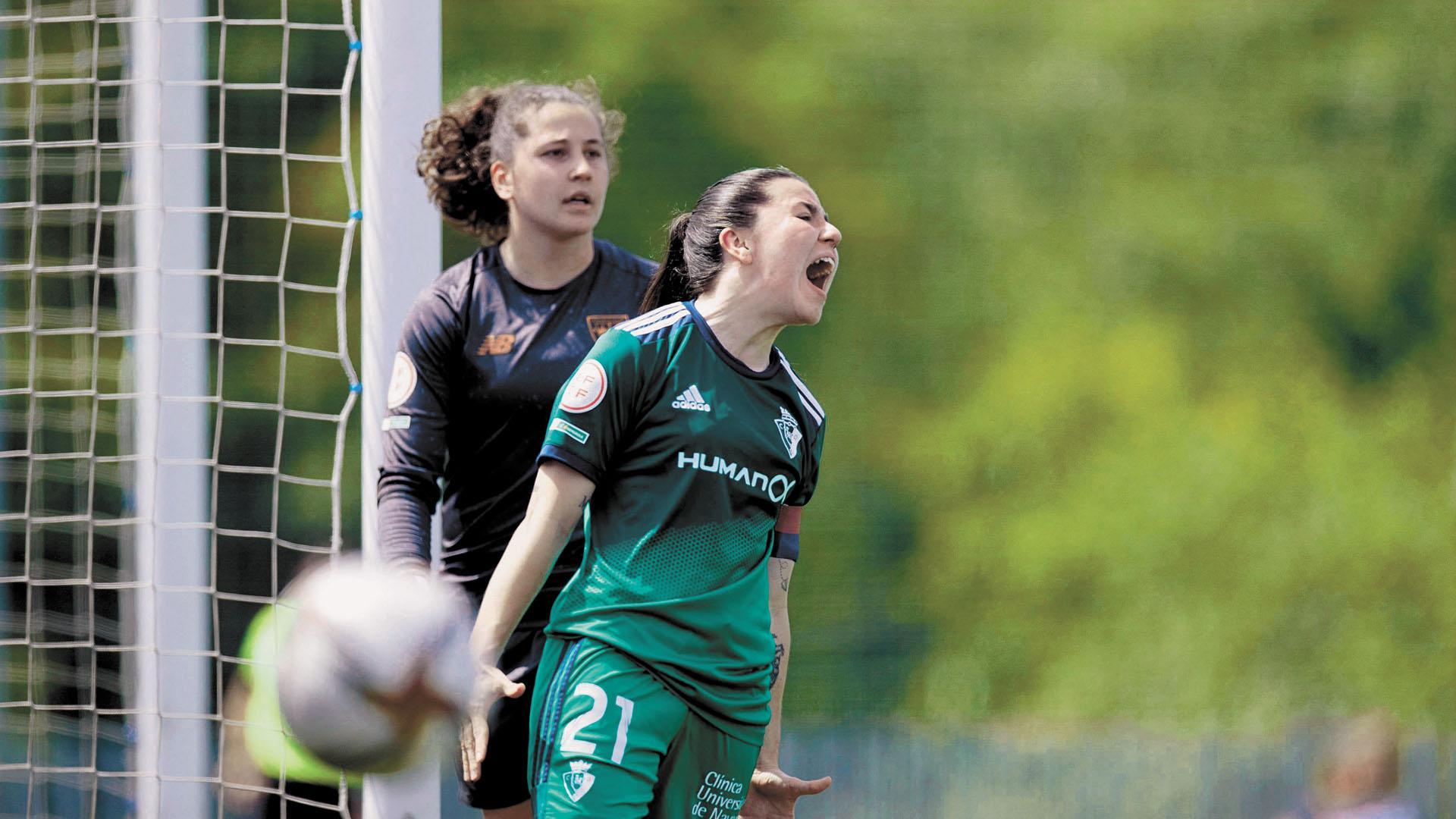 Las jugadoras de Osasuna celebran el gol de Celia Ochoa
