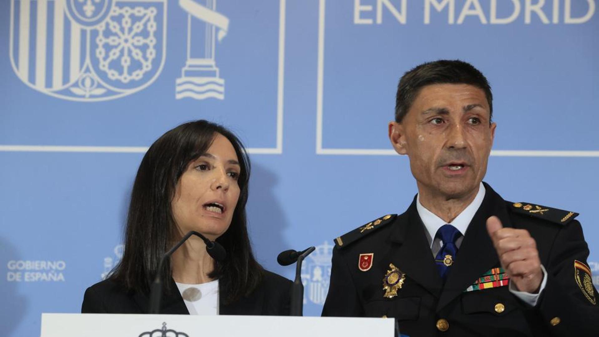 La delegada del Gobierno en Madrid, Mercedes González, da una rueda de prensa en presencia del jefe Superior de Policía, Manuel Soto, este miércoles en Madrid