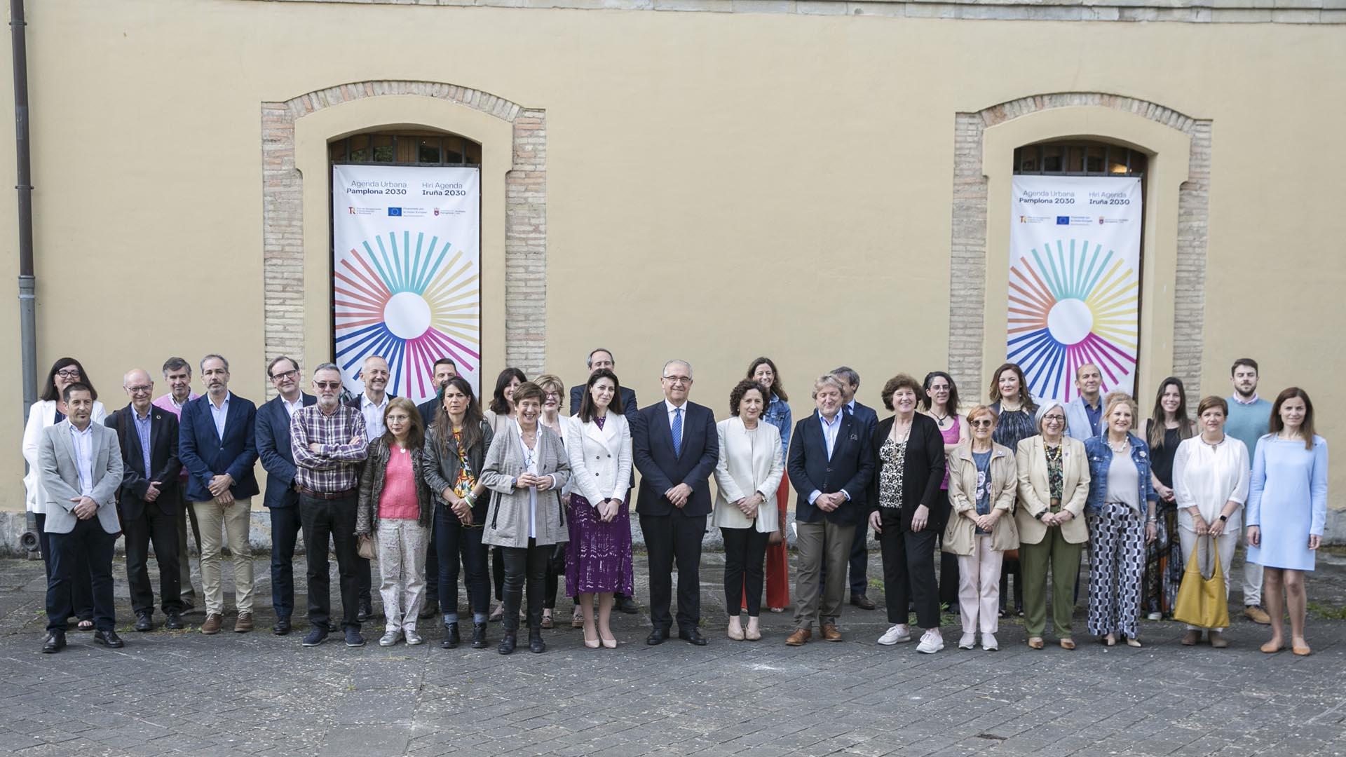 La Sala de Armas de la Ciudadela ha acogido el acto de la firma de las adhesiones Pacto Local por el Desarrollo de Agenda Urbana de Pamplona