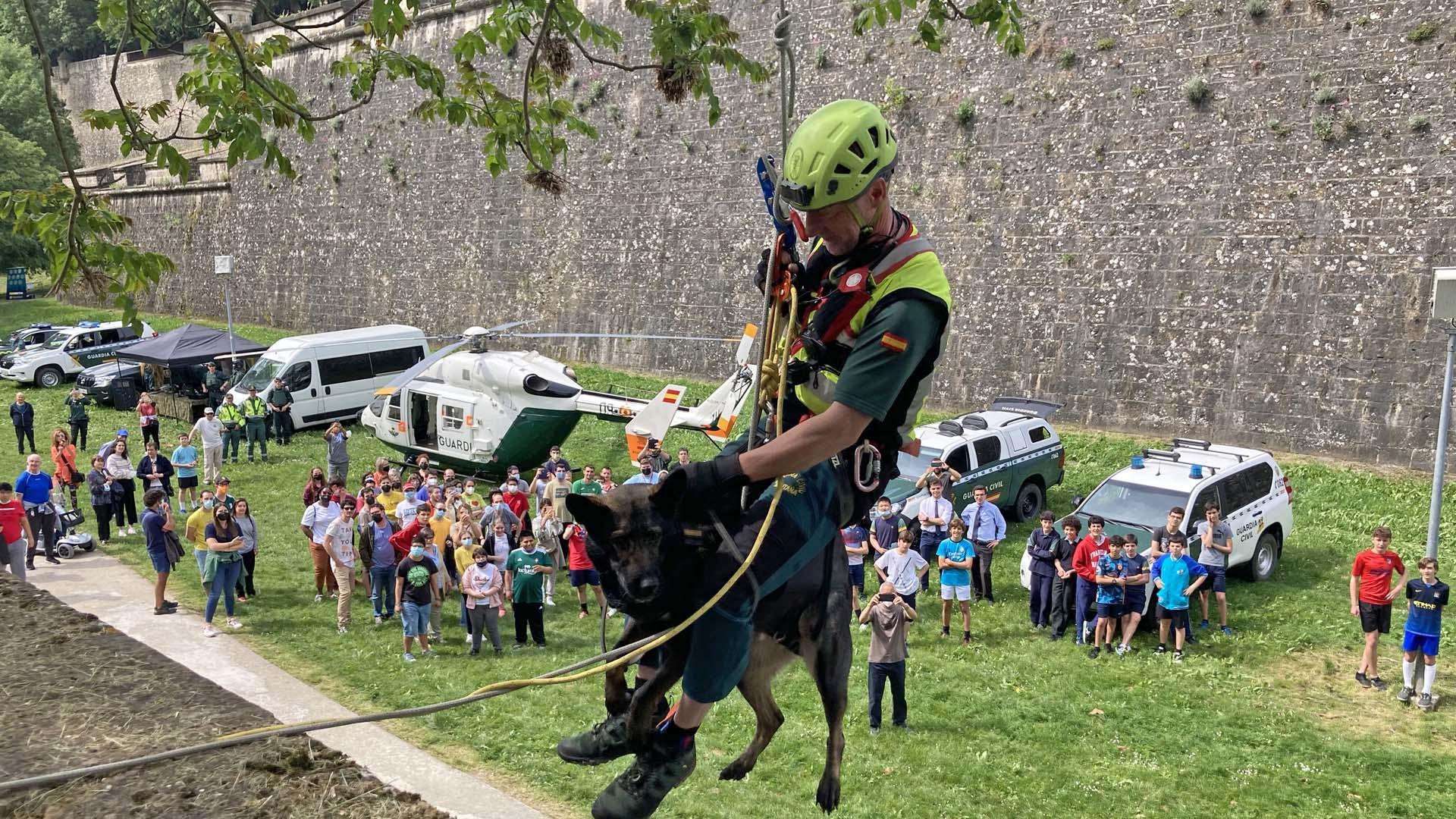 Exhibición de medios de rescate de la Guardia Civil