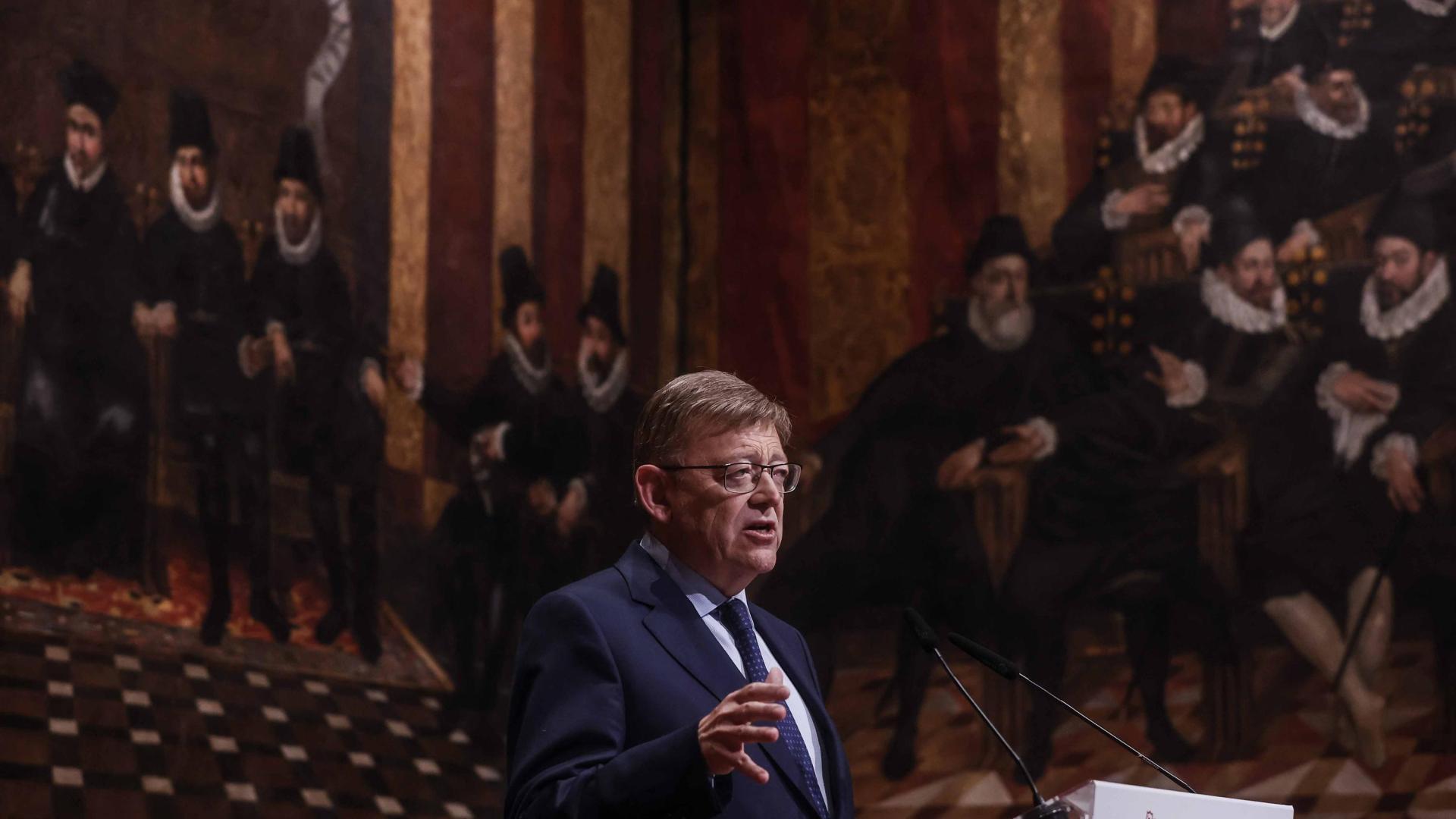 El president de la Generalitat, Ximo Puig, comparece ante los medios en en el Saló de Corts