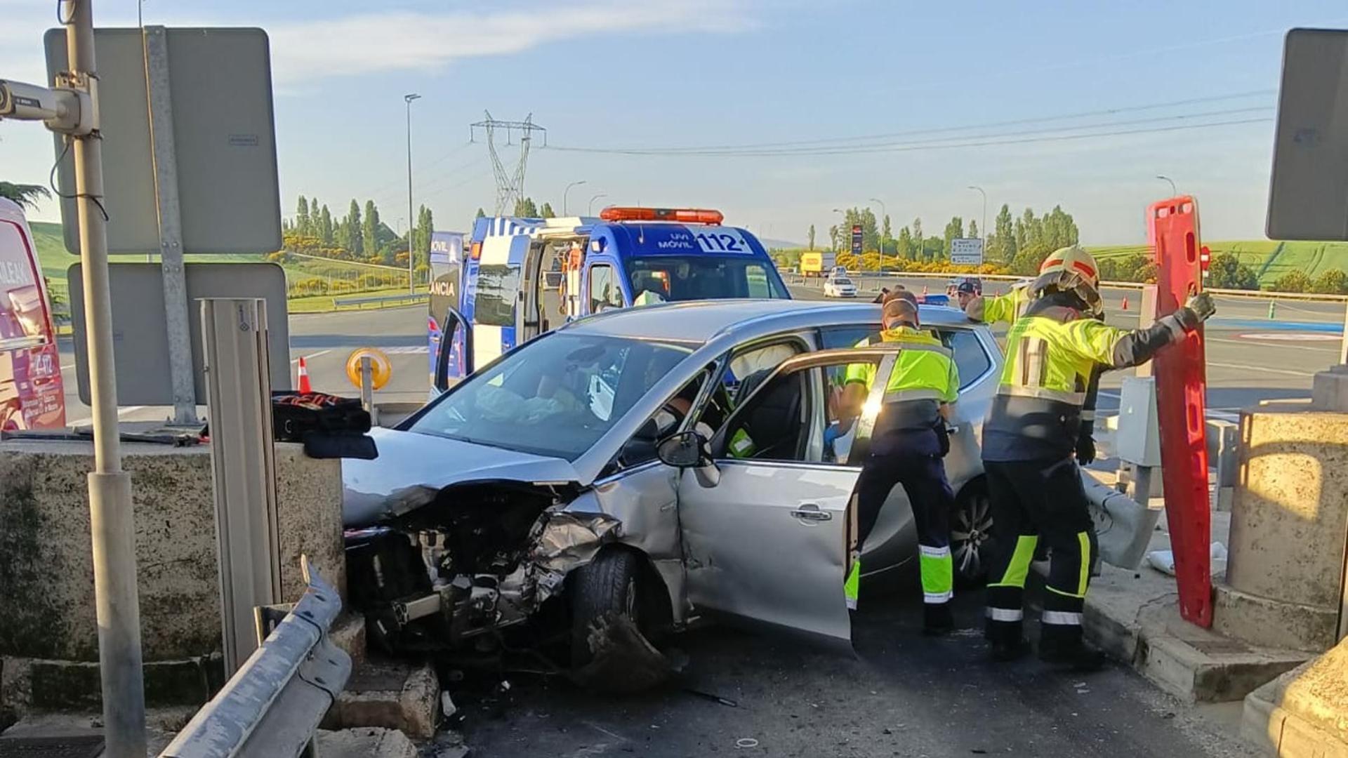 Efectivos de emergencias, en el lugar del accidente