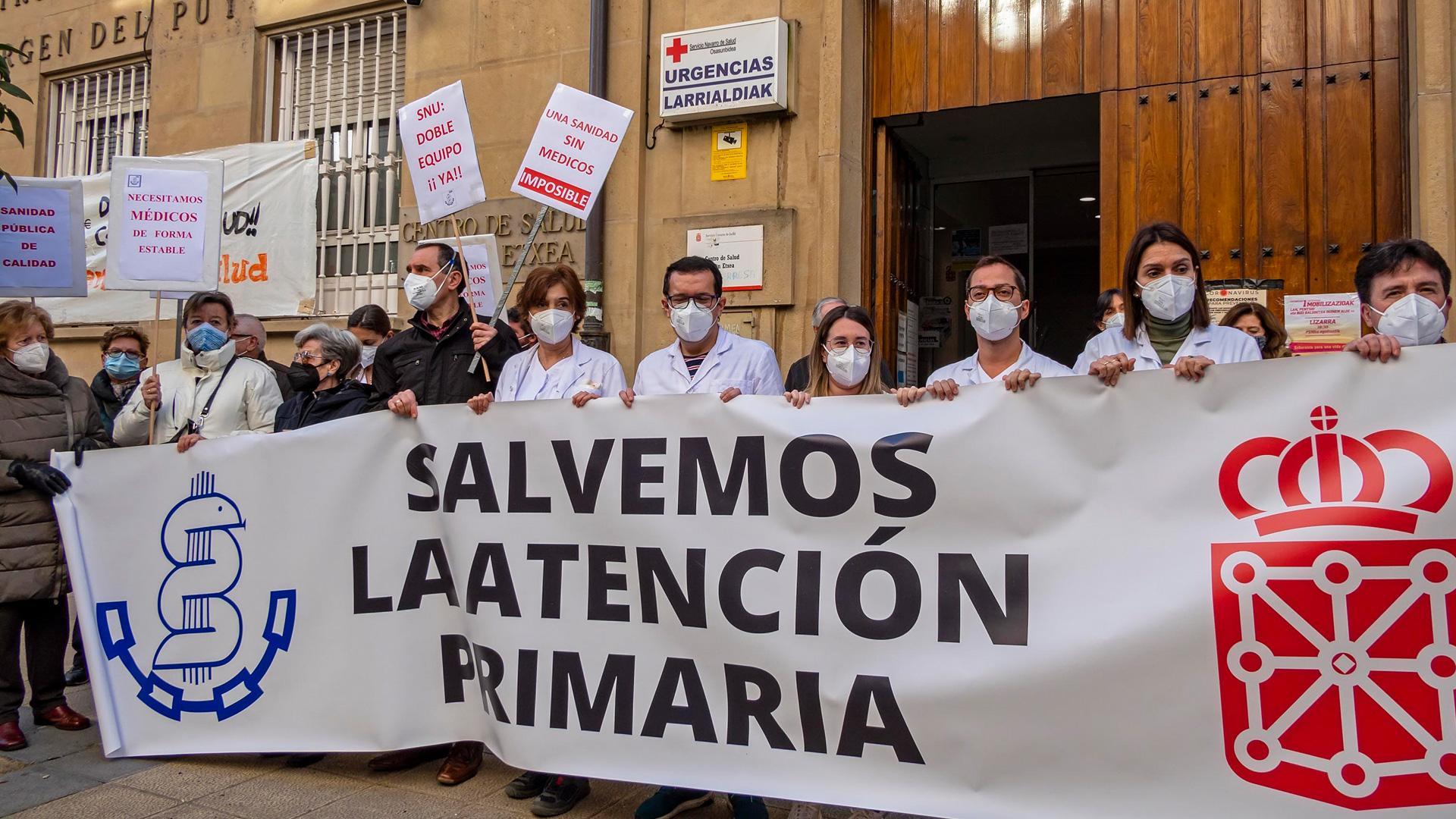 Concentración del Sindicato Médico en Estella para protestar por la situación en Atención Primaria