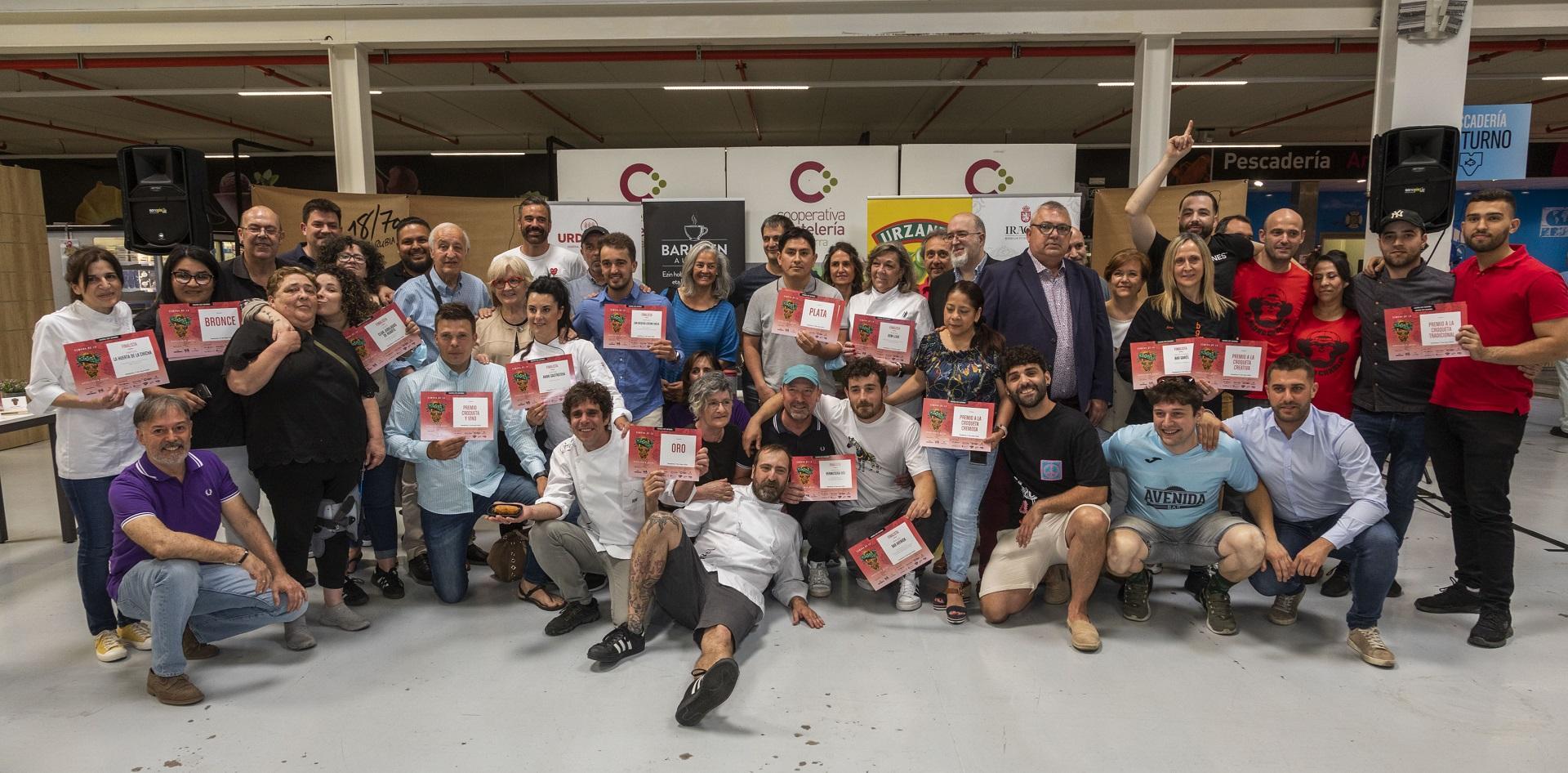 Foto de grupo de organizadores, jurado y participantes en la V Semana de la Croqueta de Navarra