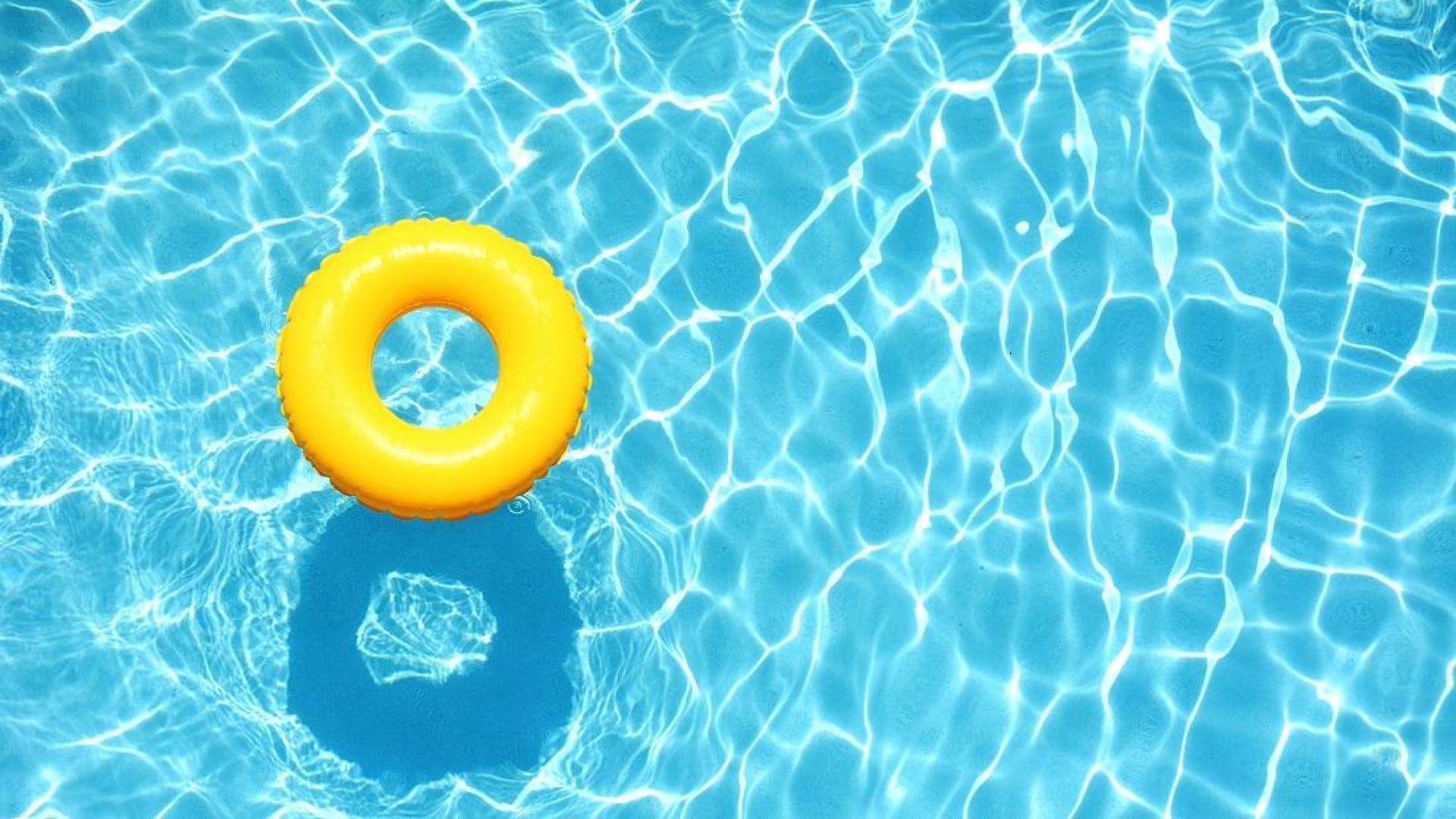 Piscina con flotador