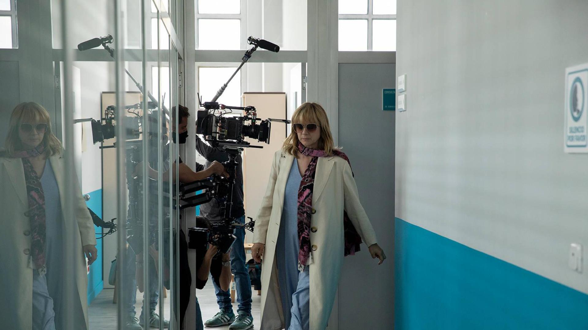 Emma Suárez en una escena rodada en el edificio IWER de la Rochapea, en Pamplona.
