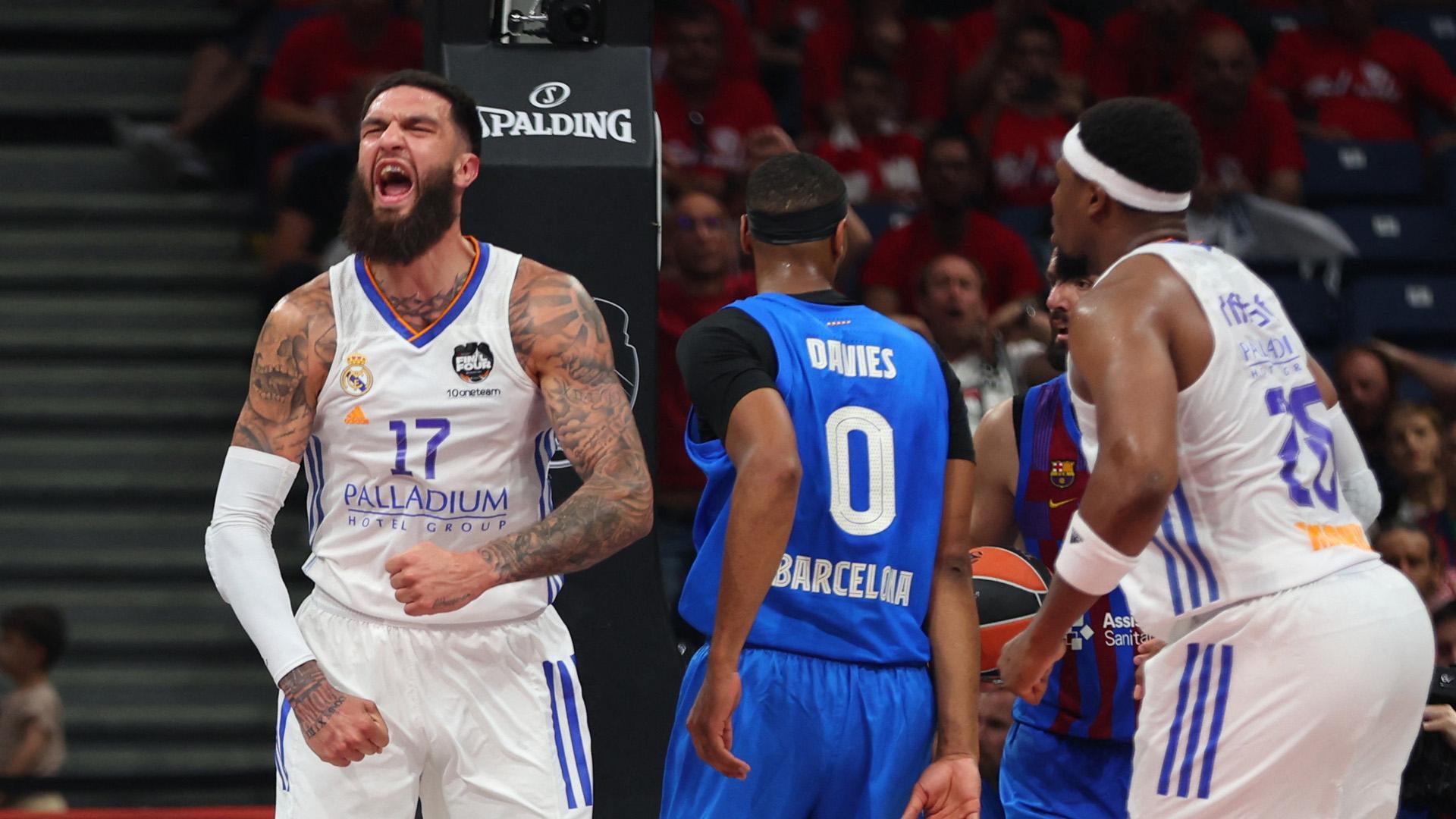 Vincent Poirier celebra una canasta