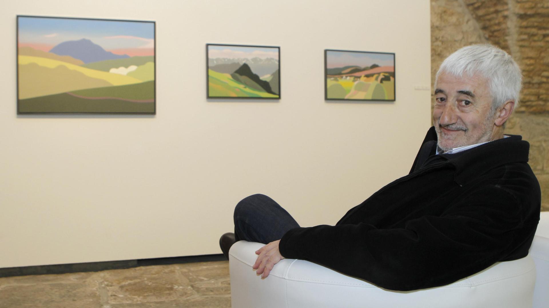 El pintor Pedro Salaberri, en una de sus exposiciones