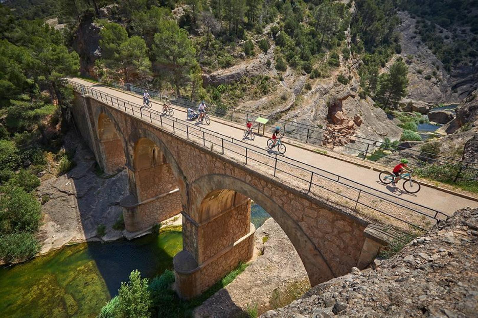 La vía verde de Val de Zafan, una de las opciones para los amantes de la bici