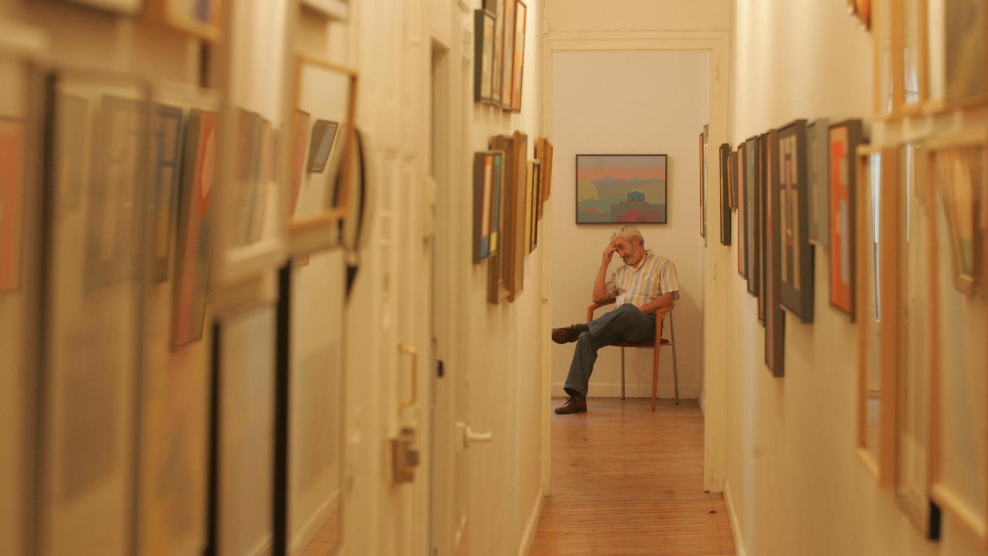 Pedro Salaberri en el estudio en el que trabaja todos los días en el centro de Pamplona.