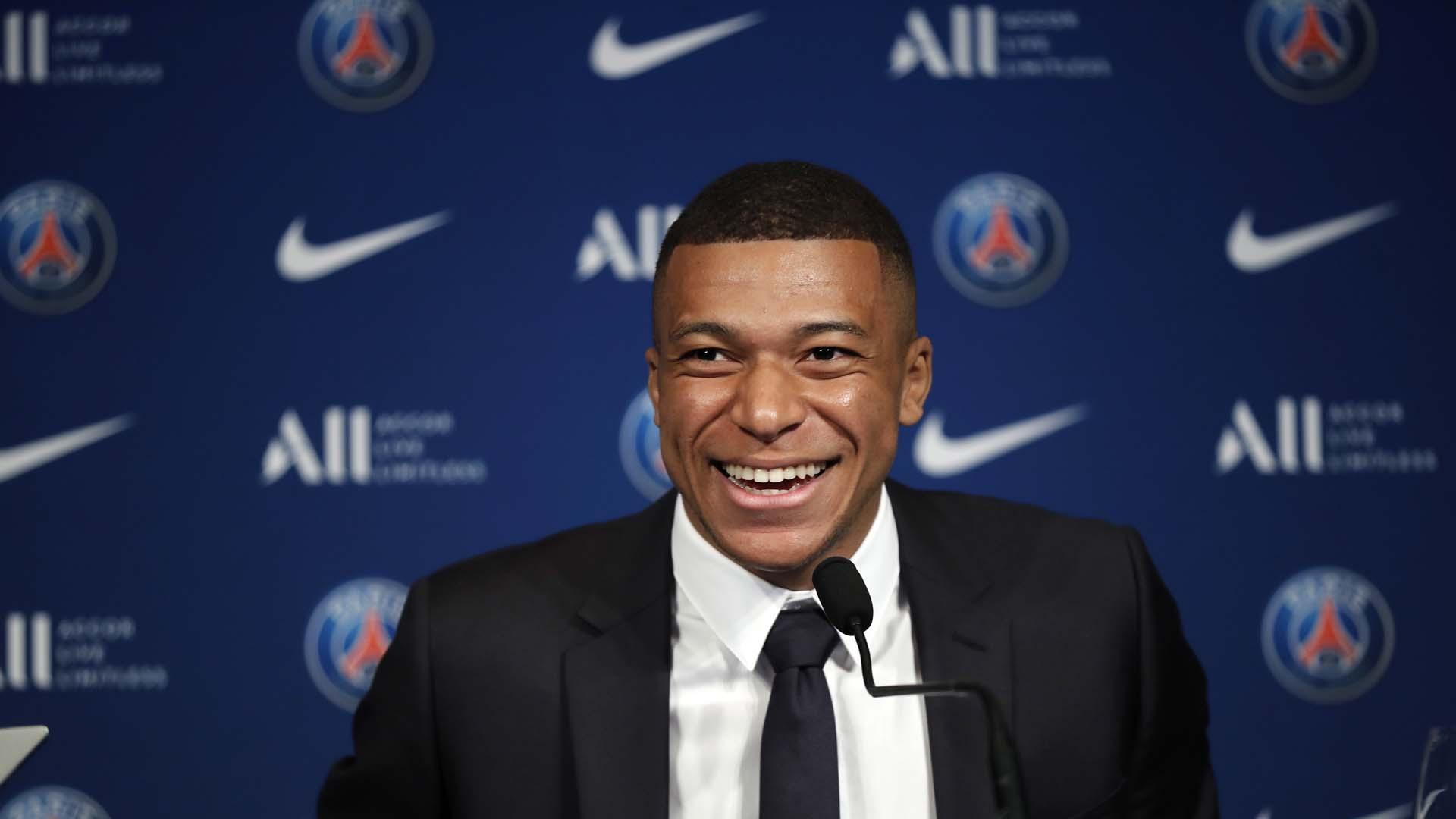 Kylian Mbappé, sonriente durante la rueda de prensa este jueves en París
