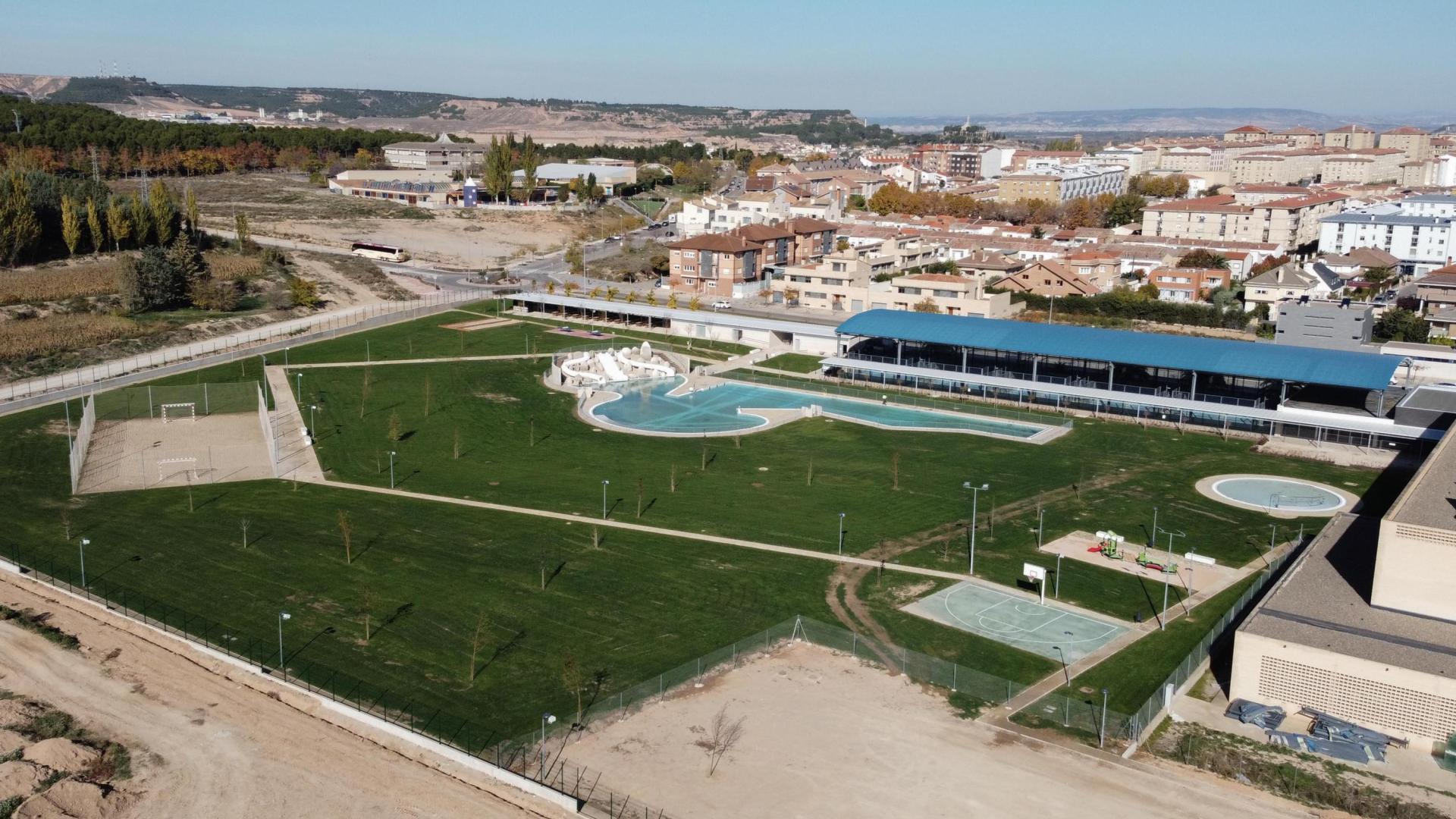A: BLANCA ALDANONDO
F: 12/11/2021
P:
L: TUDELA
T: OBRAS COMPLEJO DEPORTIVO CLARA CAMPOAMOR; PISICNAS AL AIRE LIBRE