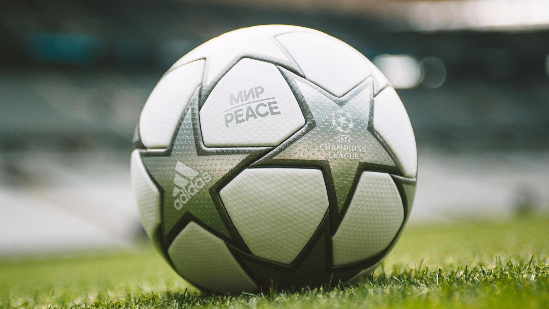 Balón oficial adidas para la final de la Liga de Campeones de 2022, que disputarán Real Madrid y Liverpool en París