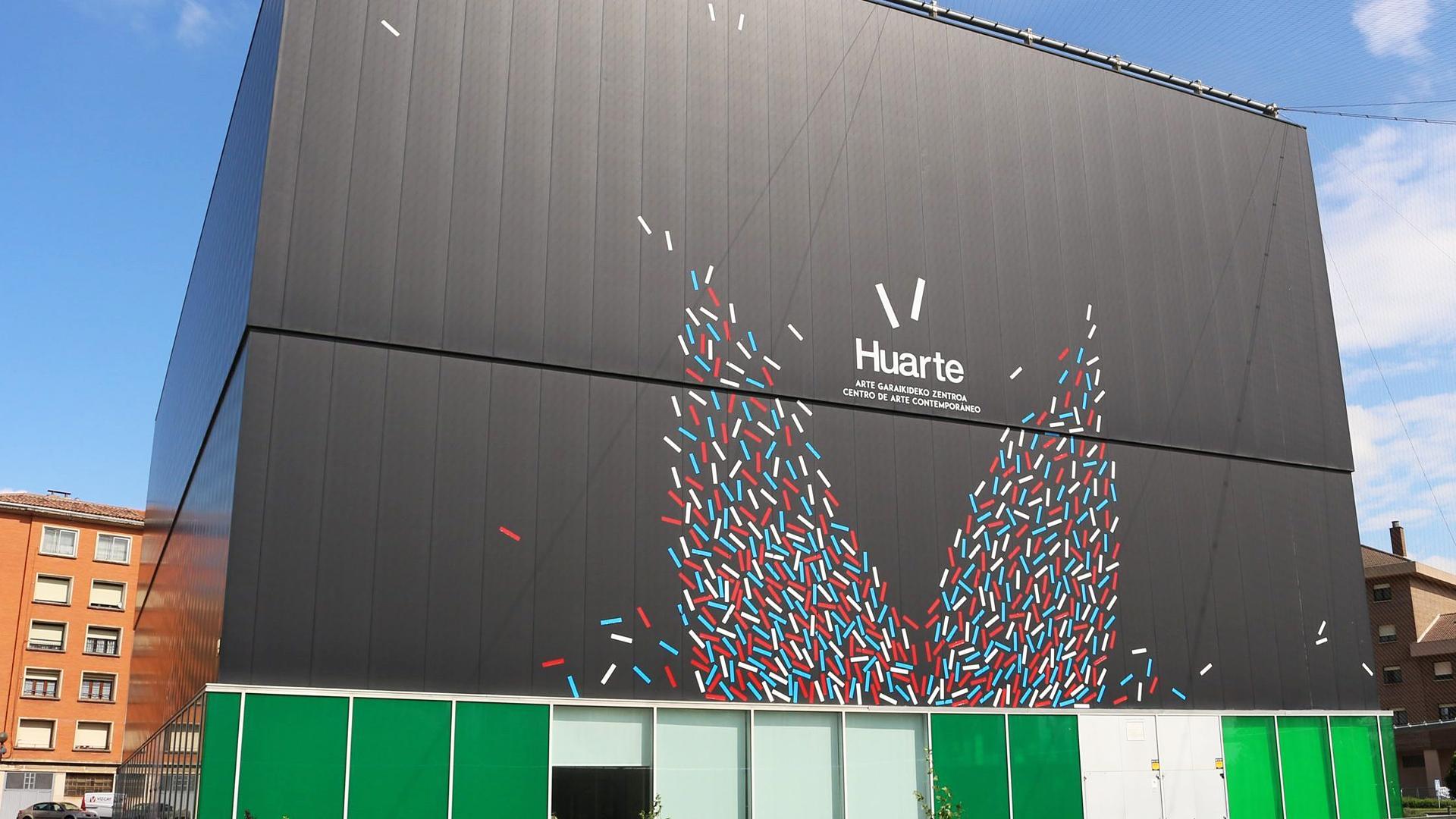 Fachada del Centro de Arte Contemporáneo en Huarte