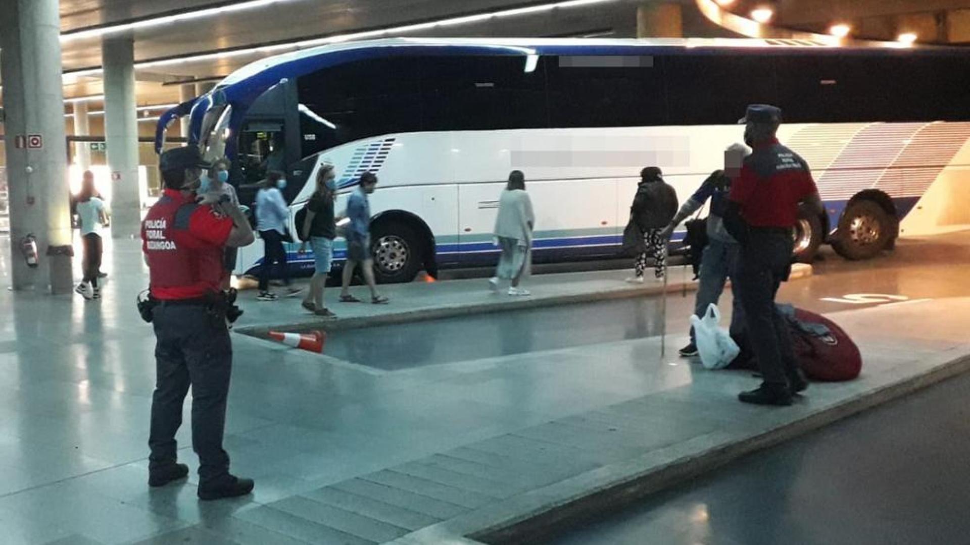 Control de viajeros y seguridad ciudadana en la estación de autobuses