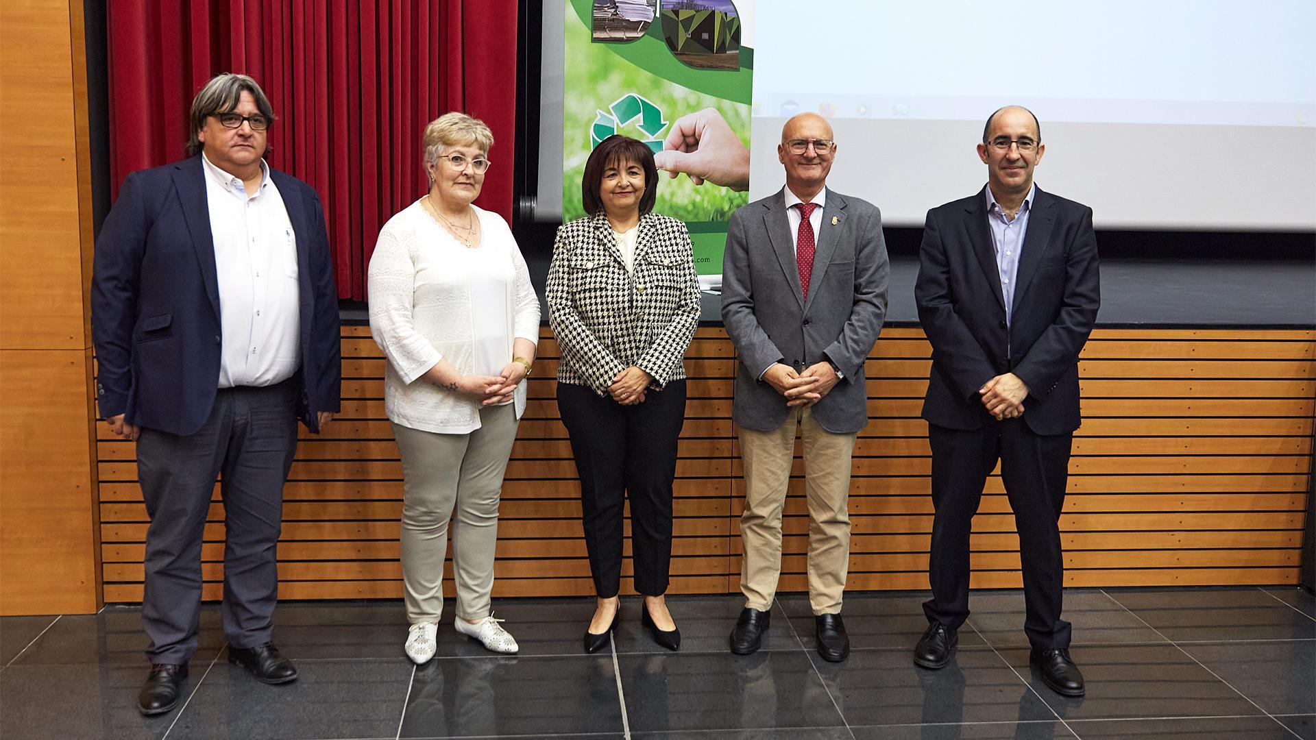 De izda.a cha., Miguel Ángel Arrastio, Gloria Olcoz, Belén Cerdán, Bernardo Ciriza; y Fernando Blázquez durante la jornada celebrada en Falces