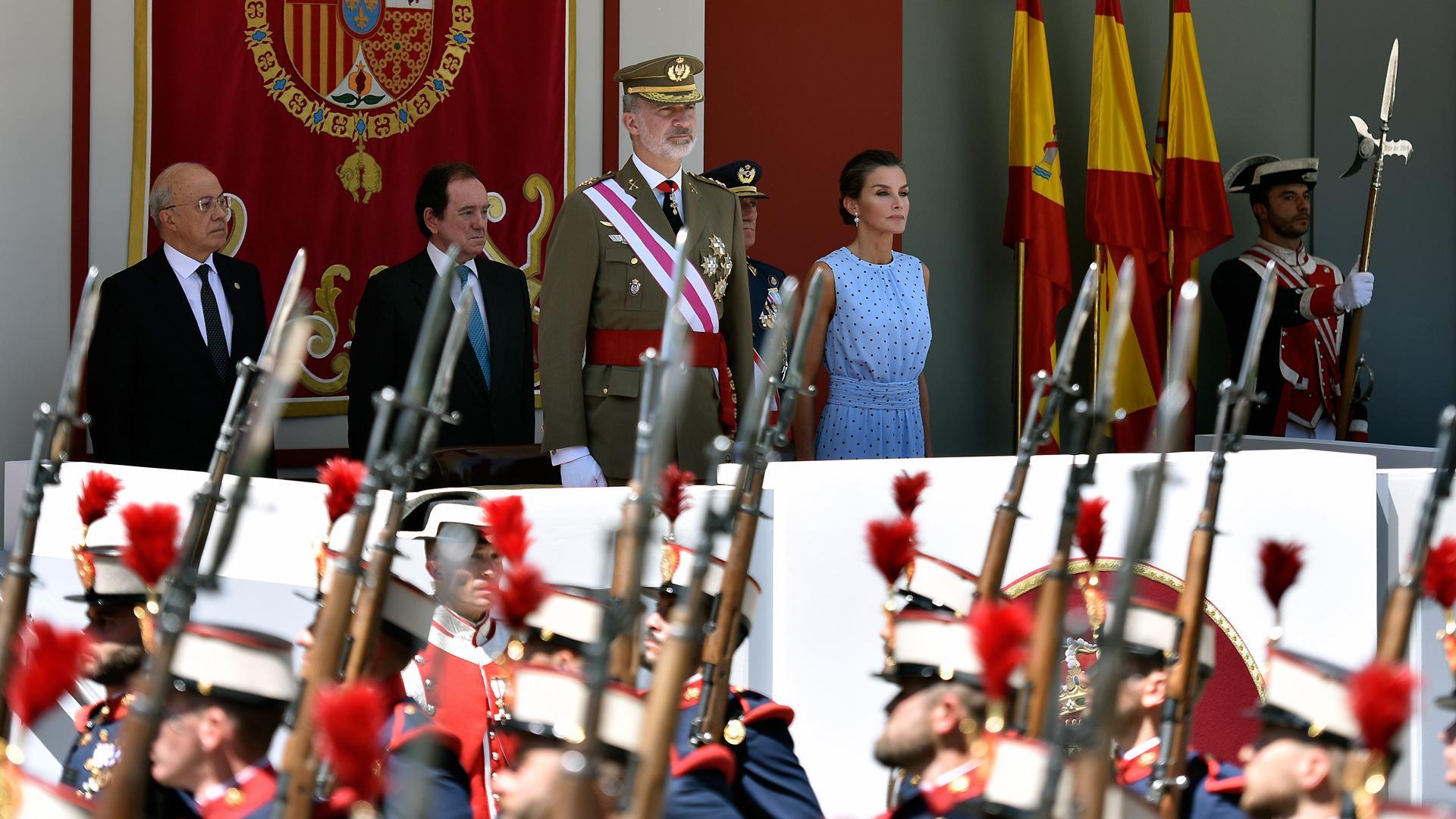 El Rey Felipe VI y la Reina Letizia, durante el acto central conmemorativo del Día de las Fuerzas Armadas en Huesca, Aragón