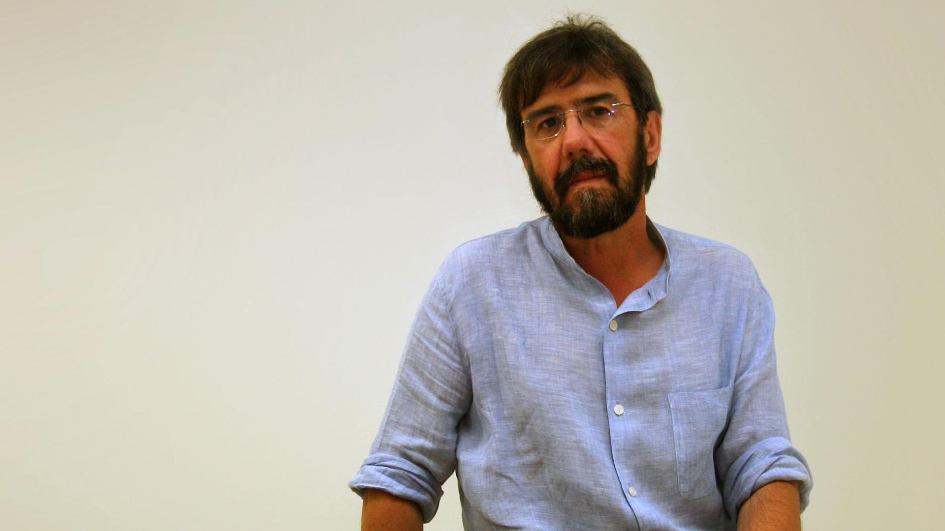 El fotógrafo pamplonés Enrique Pimoulier posa en septiembre de 2009, recién llegado de Gaza y Colombia
