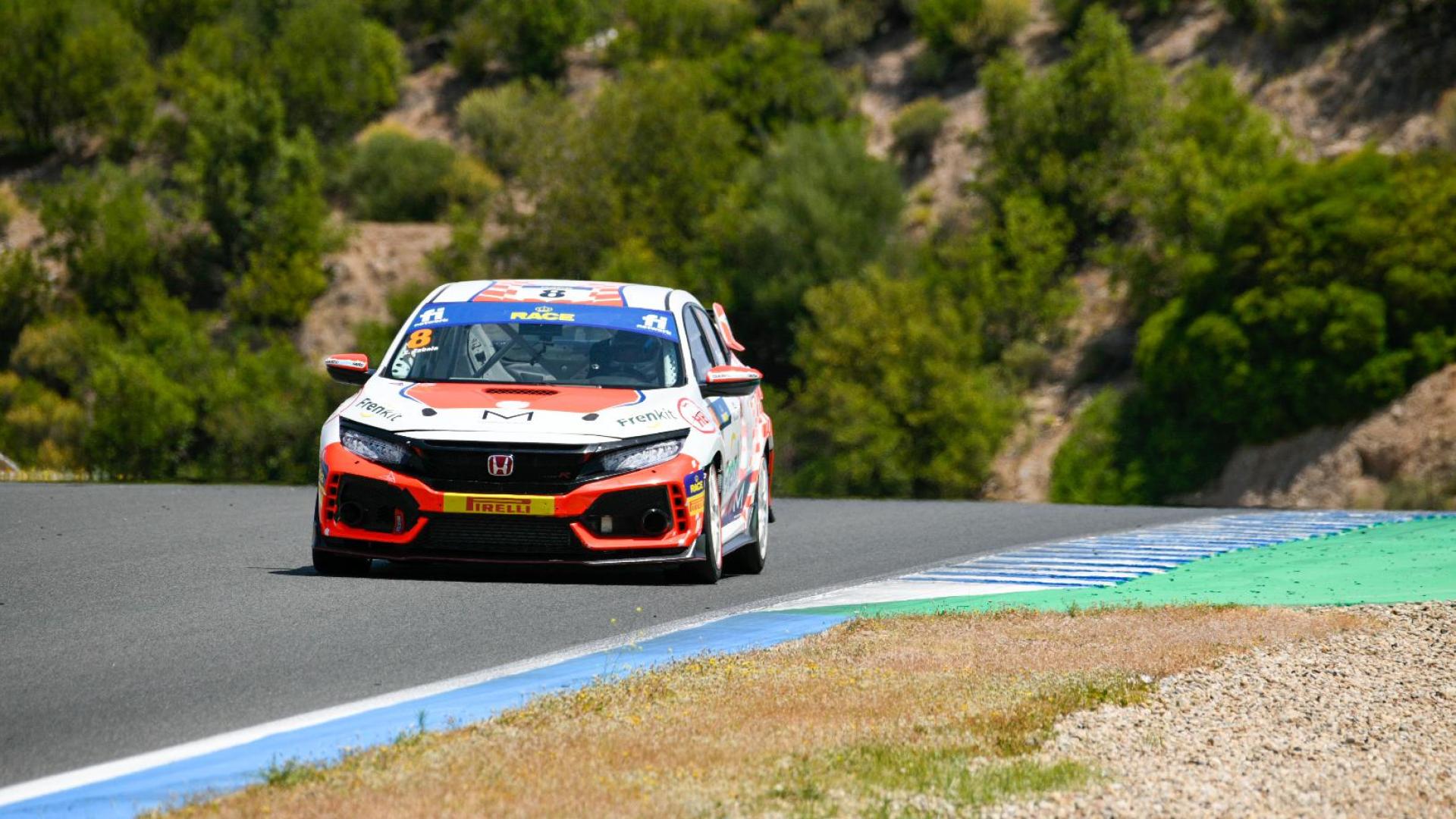 Erik Zabala con su Honda Civic, en el Circuito de Jerez-Ángel Nieto durante el Campeonato de España de Turismos