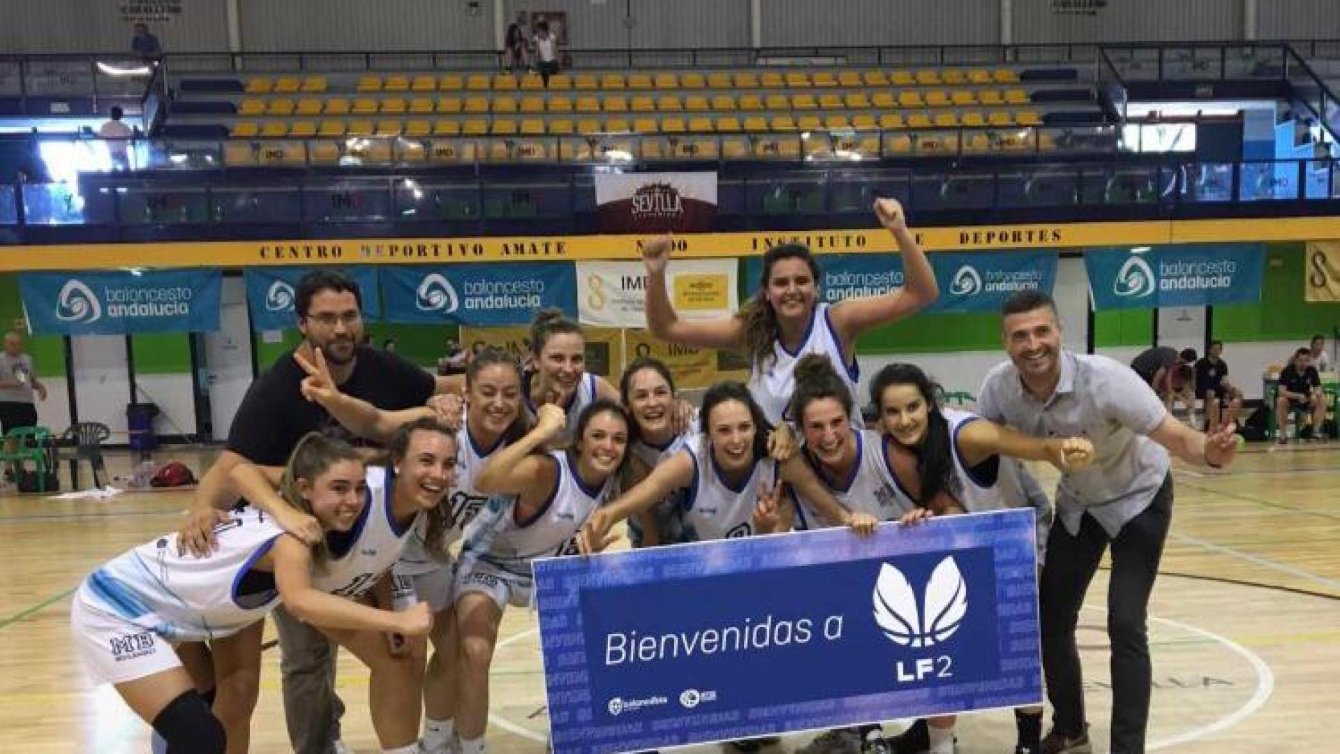 El Aranguren Mutilbasket celebra el ascenso de categoría en Sevilla
