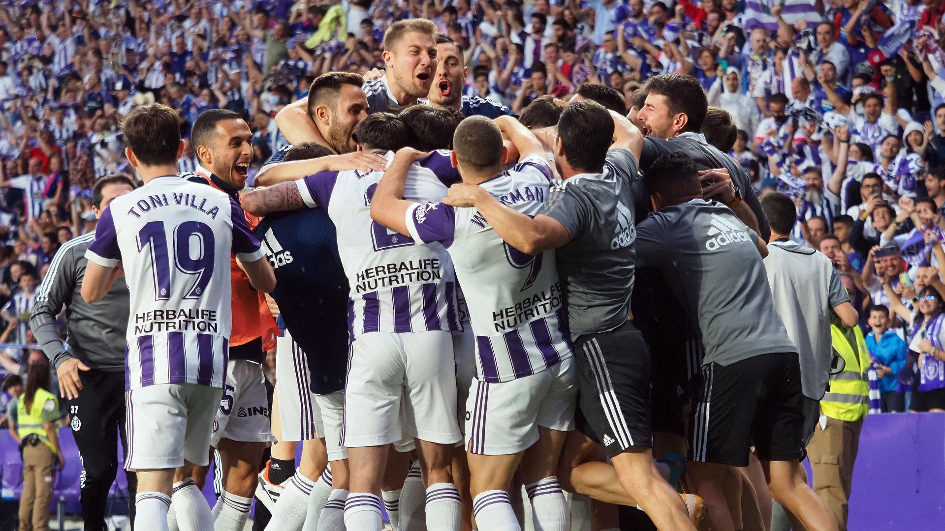 Los jugadores del Valladolid celebran el ascenso a Primera División