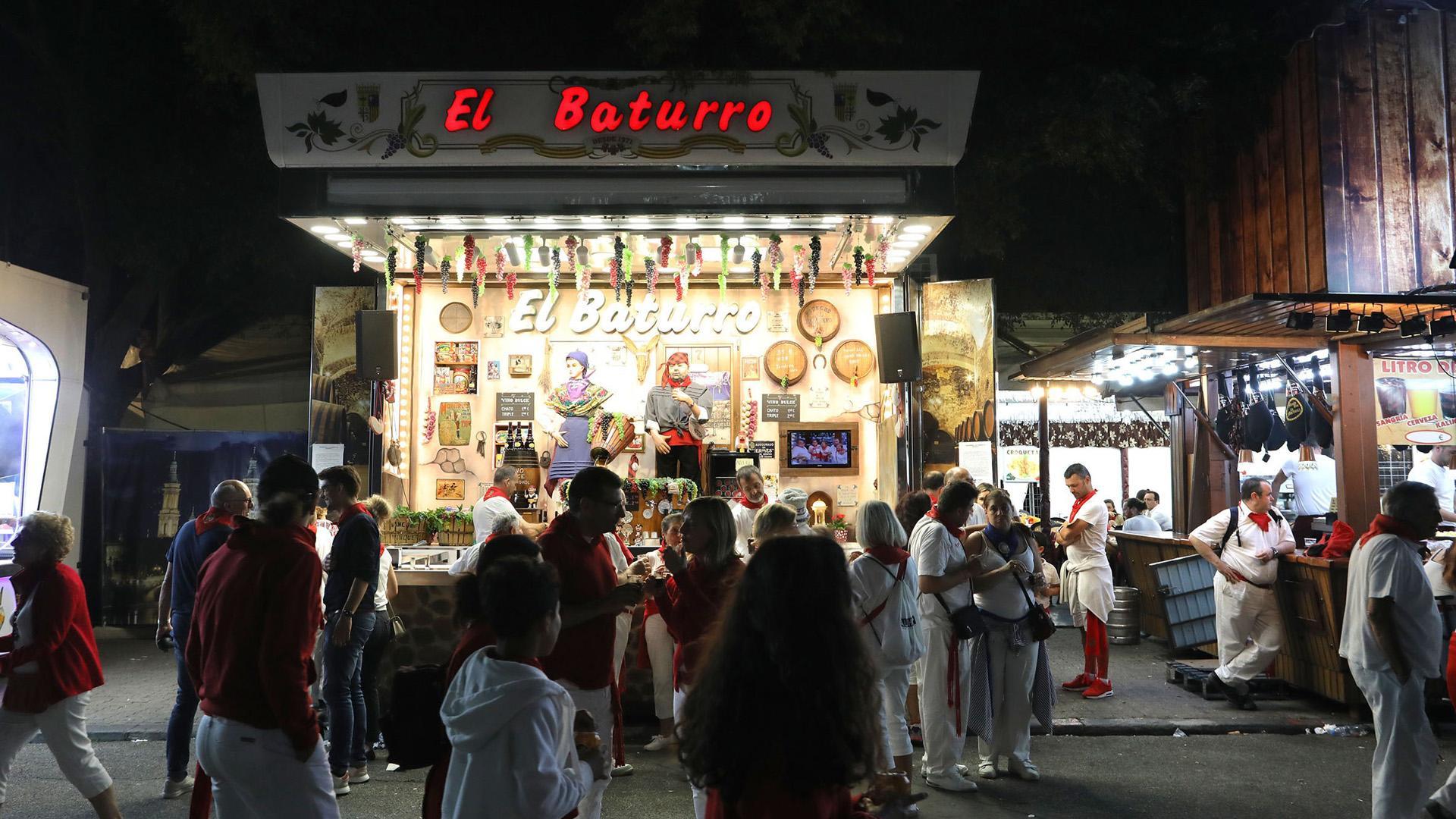 El emblemático puesto de vino añejo El Baturro, en Antoniutti
AYUNTAMIENTO DE PAMPLONA
(Foto de ARCHIVO)
09/06/2018 Puestos gastronómicos en Antoniutti en unos Sanfermines de años anteriores.