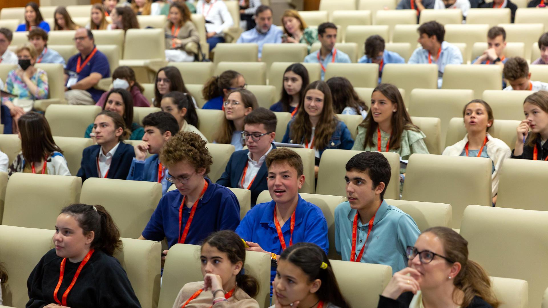 Escolares participantes en el congreso StudIAS sobre divulgación de especies exóticas invasoras