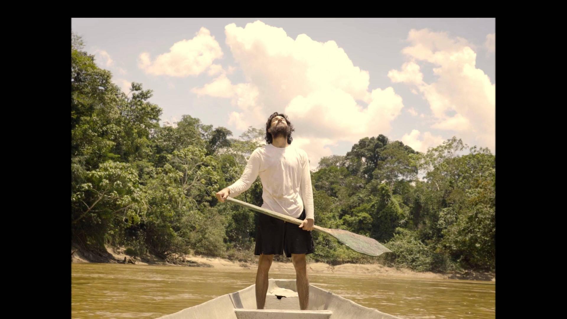 Telmo Ibarburu, surcando el río Amazonas