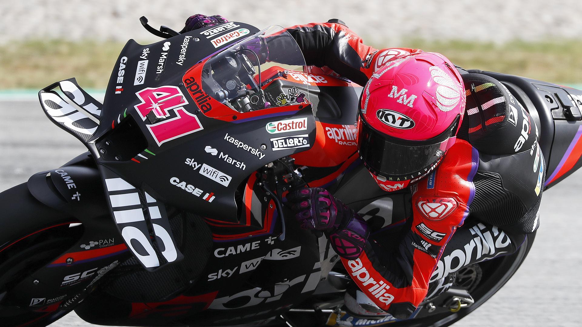 Aleix Espargaró, del equipo Aprilia, durante la tercera sesión de entrenamientos libres del GP de Cataluña
