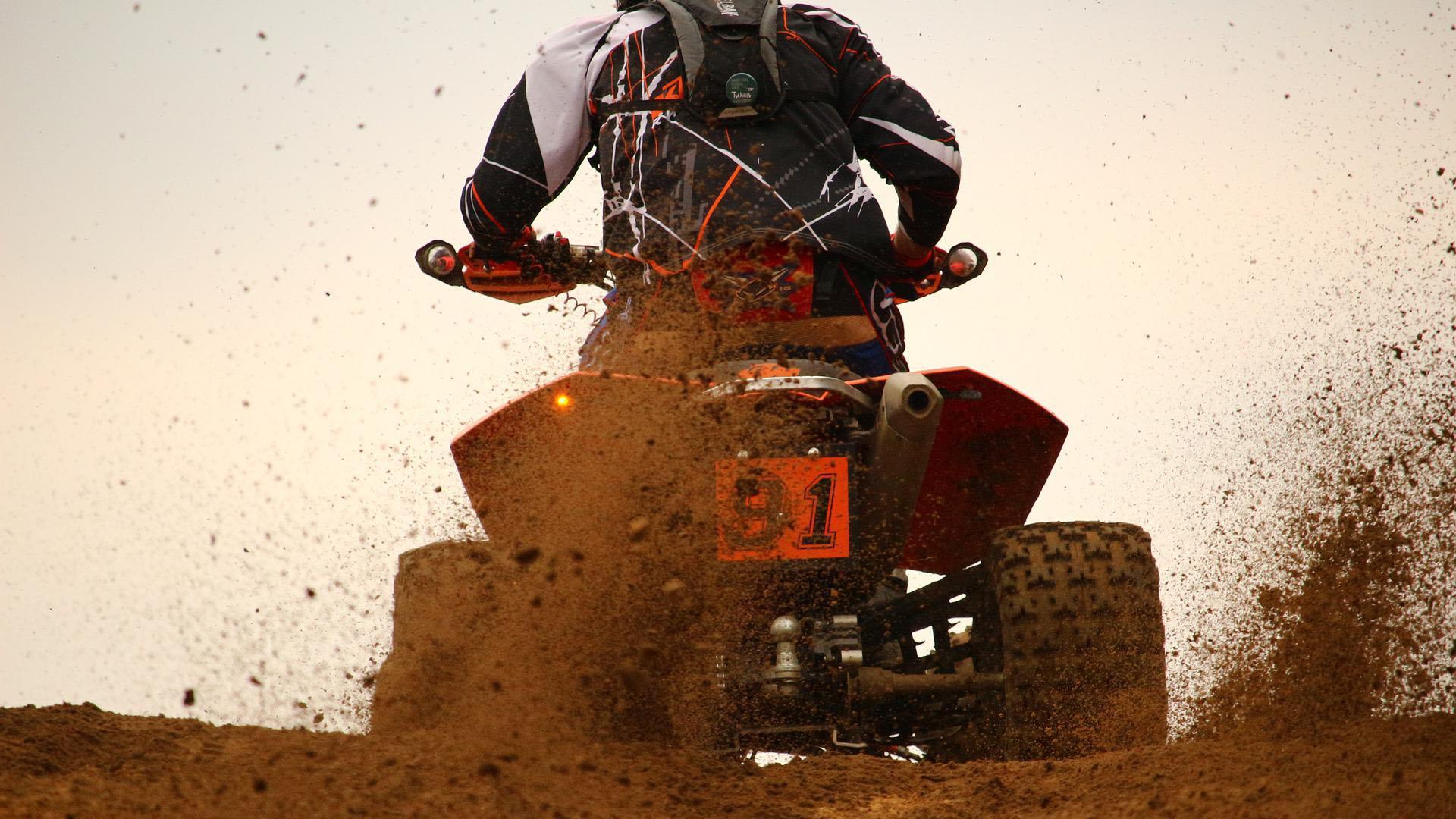 Una persona, en un quad
