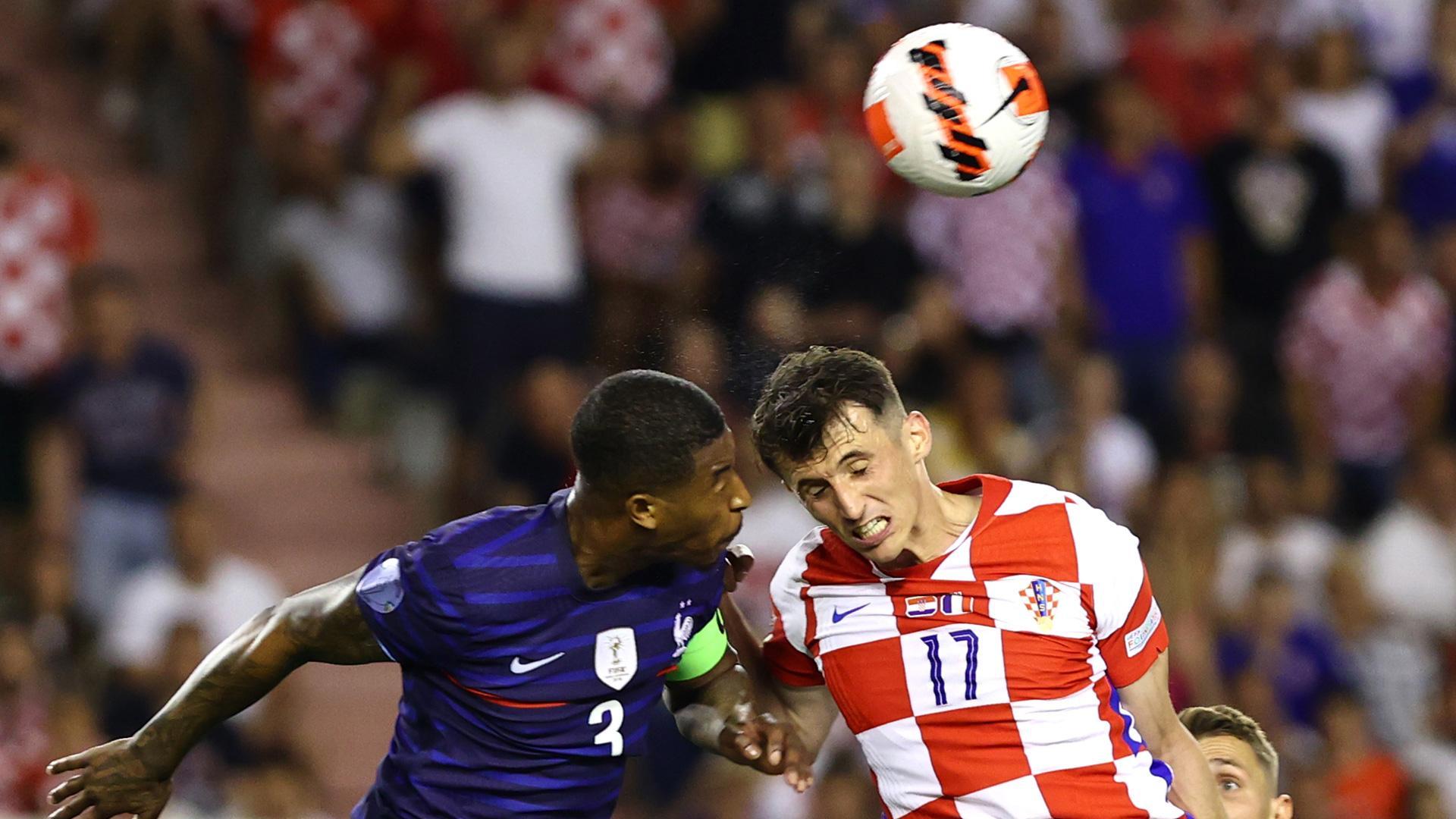 Ante Budimir pelea con Presnel Kimpembe por el balón