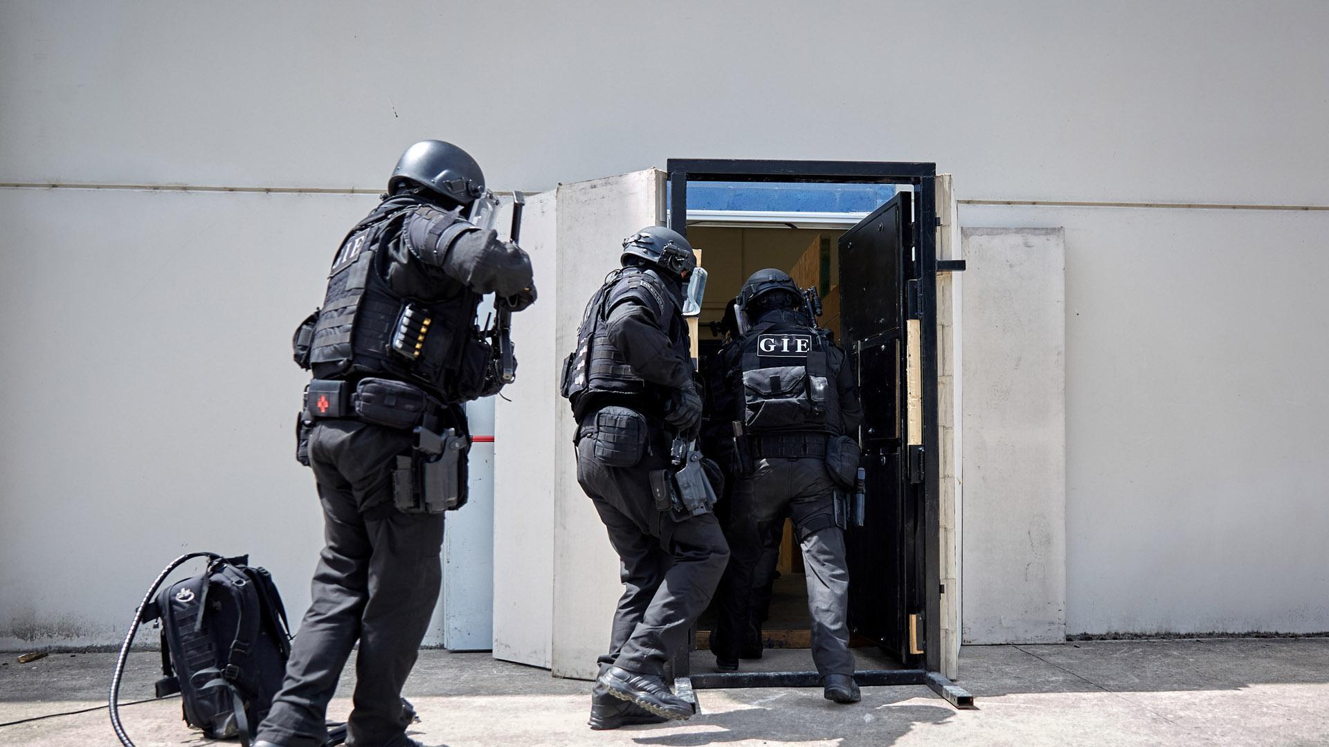 Simulacro de intervención en las instalaciones de la Policía Foral en Sangüesa
