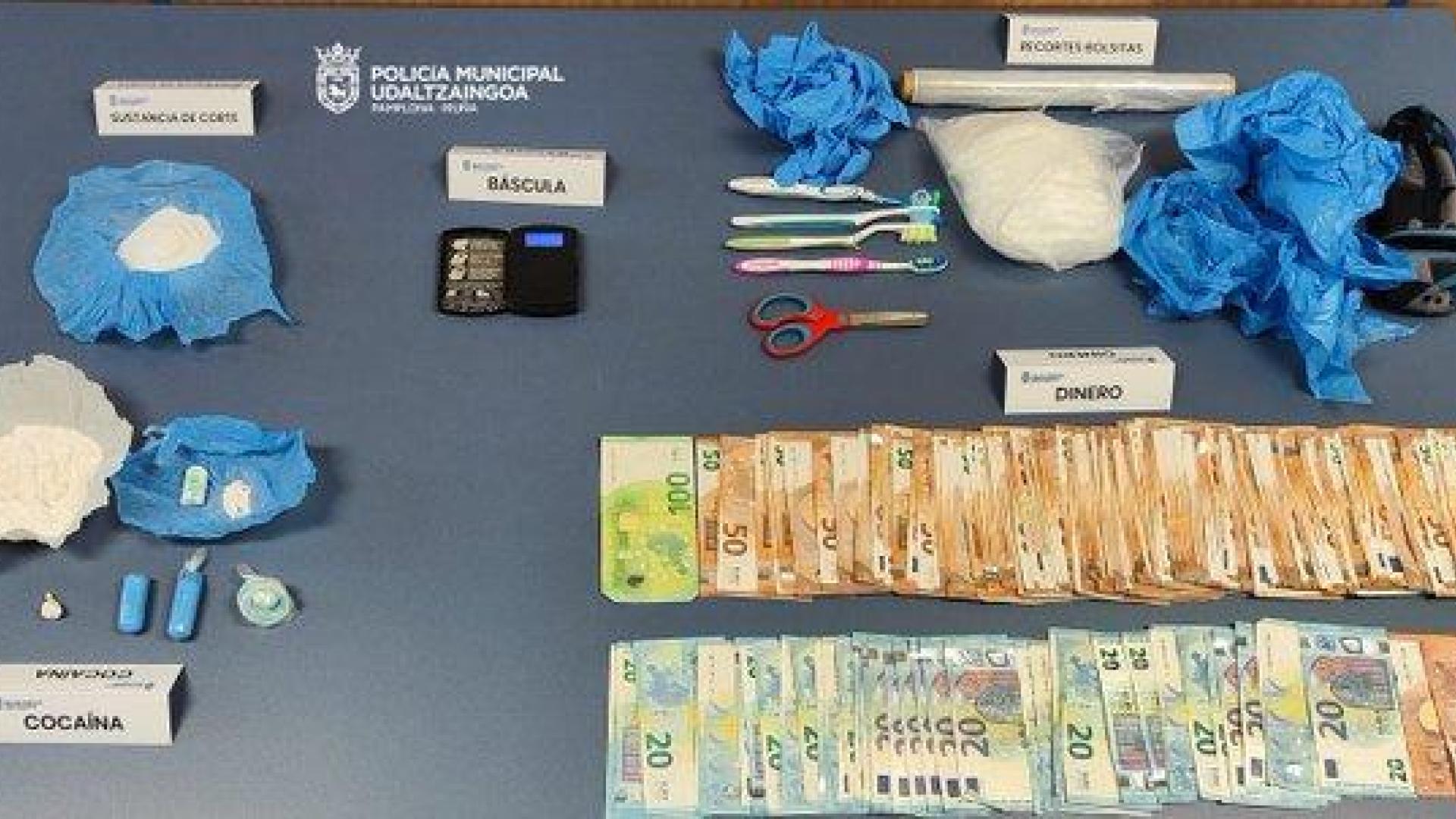 Droga, dinero y material incautado