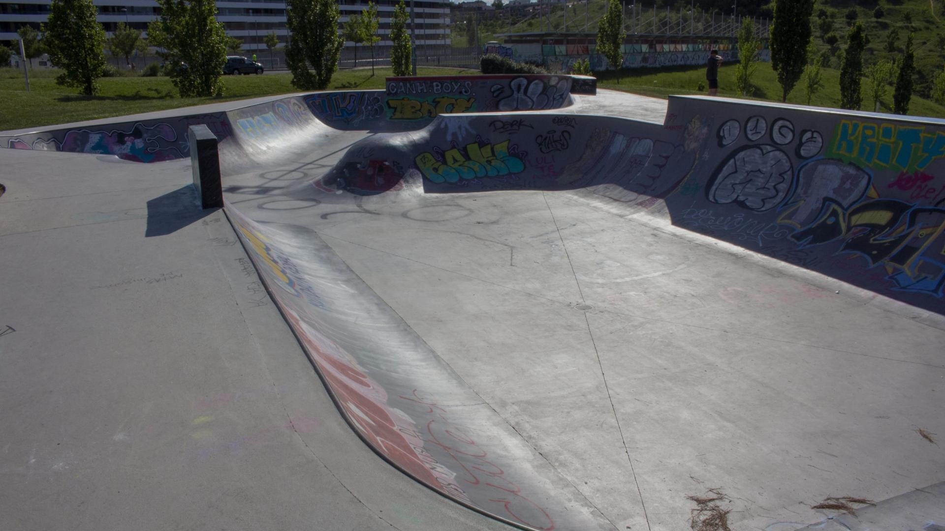 A: Anne ArguiÃ±ariz Nieto
F: 18/05/2022
L: Skate Park de Burlada (ErripagaÃ±a).
T: Mejoras en la pista