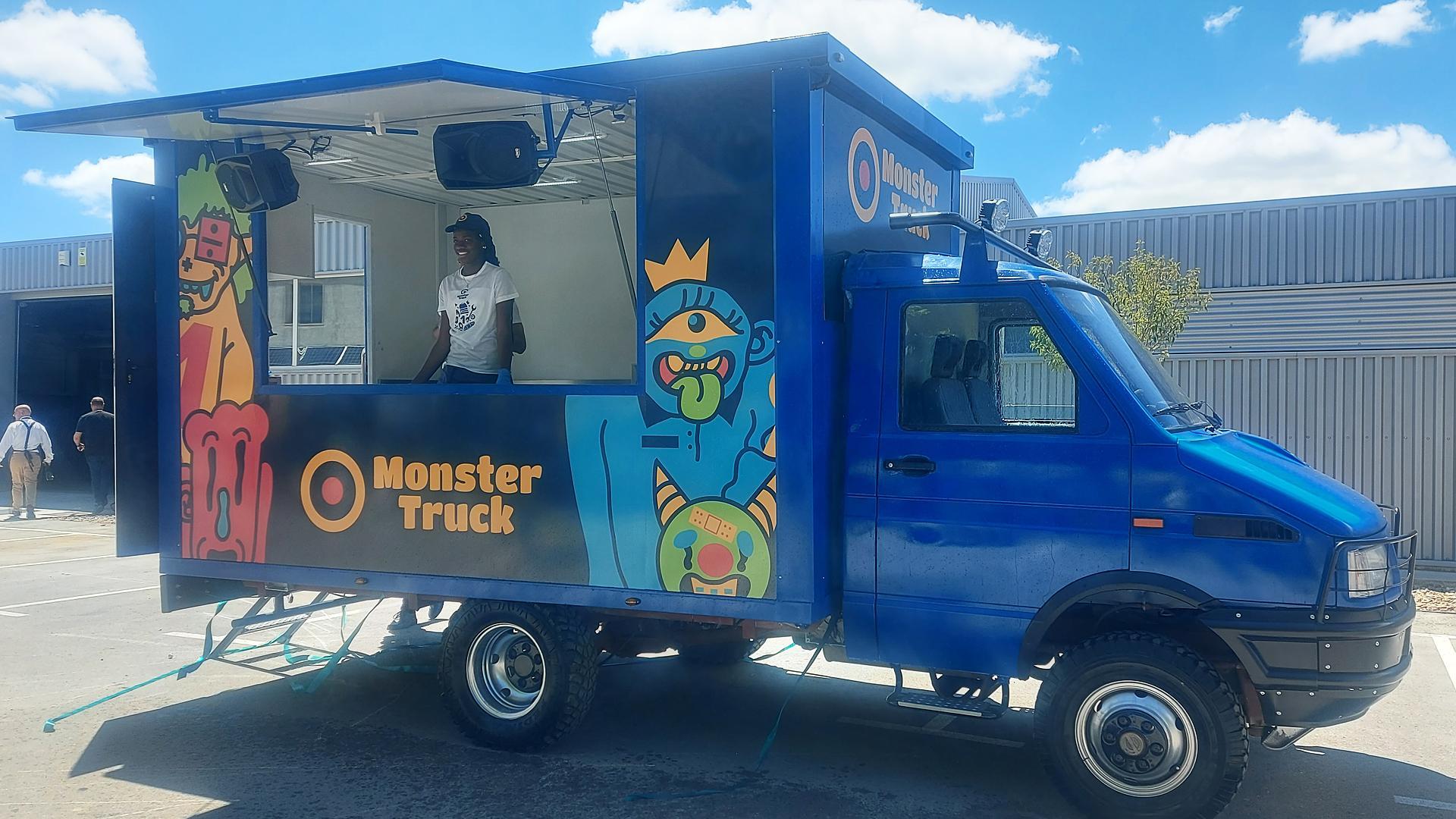 Imagen del 'Txipi Monster Food Truck' presentado en el IES Huarte