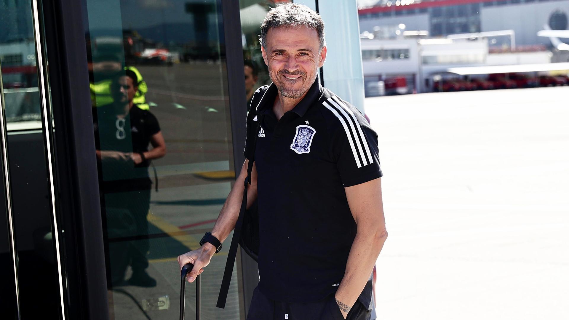 Luis Enrique, nada más aterrizar ene la eropuerto de Málaga
