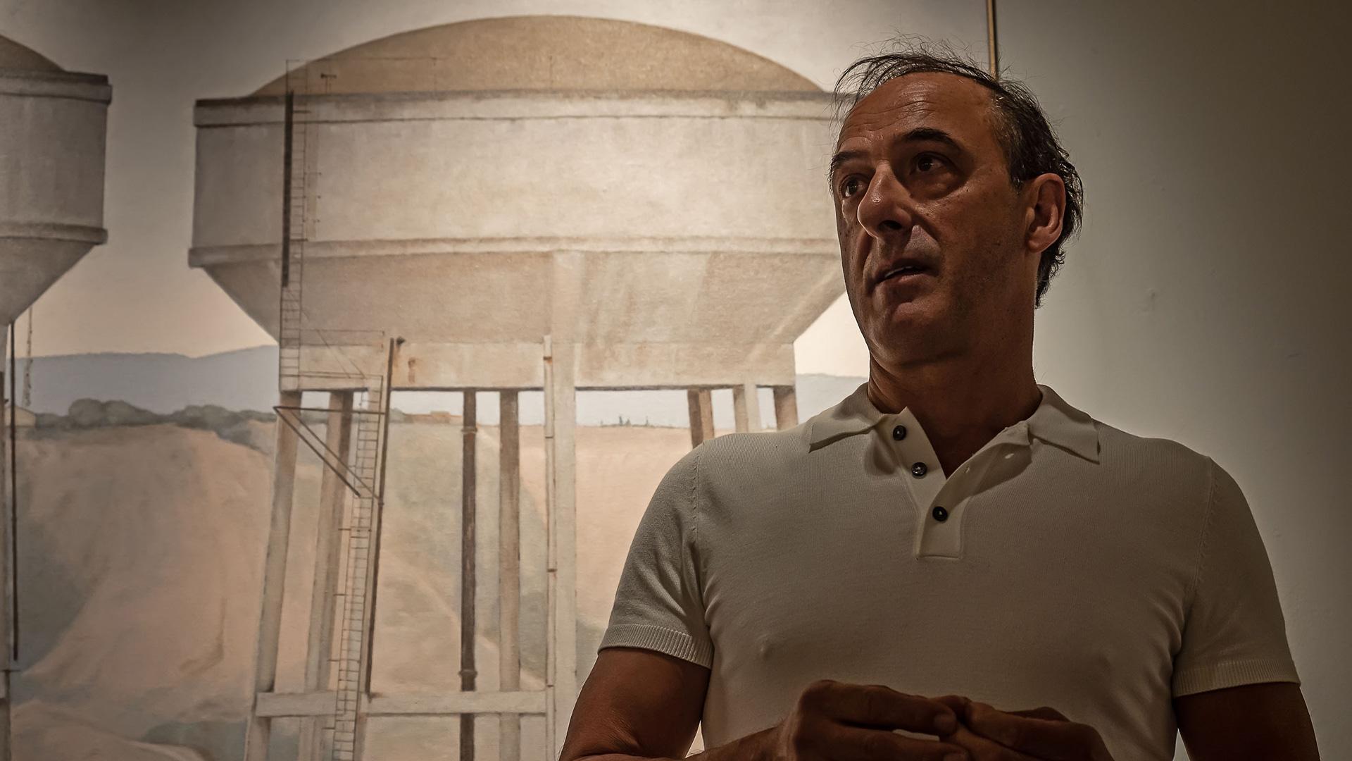 El pintor Jesús Rivero, ayer en la inauguración de la muestra en el Museo Gustavo de Maeztu de Estella