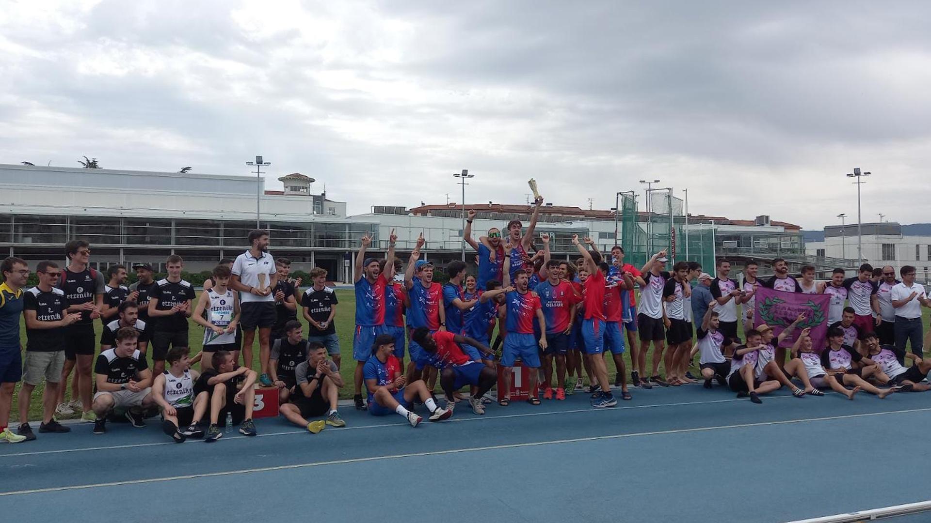 Podio de la final a ocho, con Hiru Herri en tercera posición