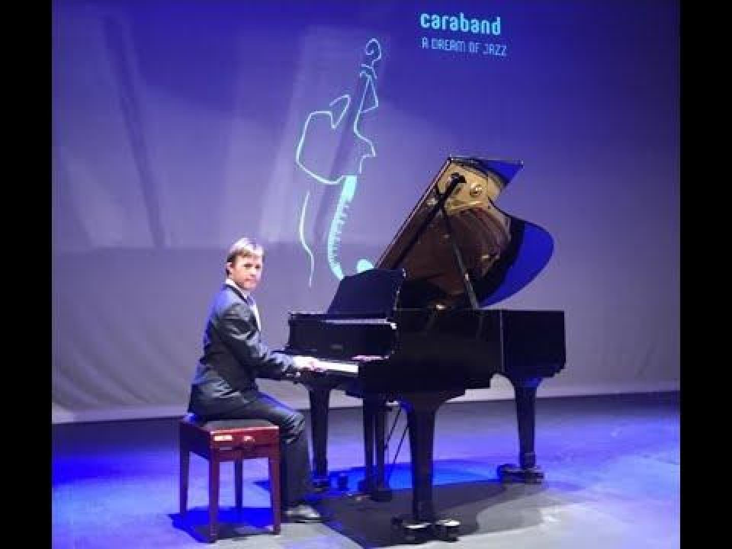 El músico navarro Carlos Arriezu ha compuesto el tema 'You never trusted me', en el que cuenta una historia de superación de un joven con discapacidad intelectual. El tema será utilizado por Anfas para su campaña de captación de voluntariado para este verano.