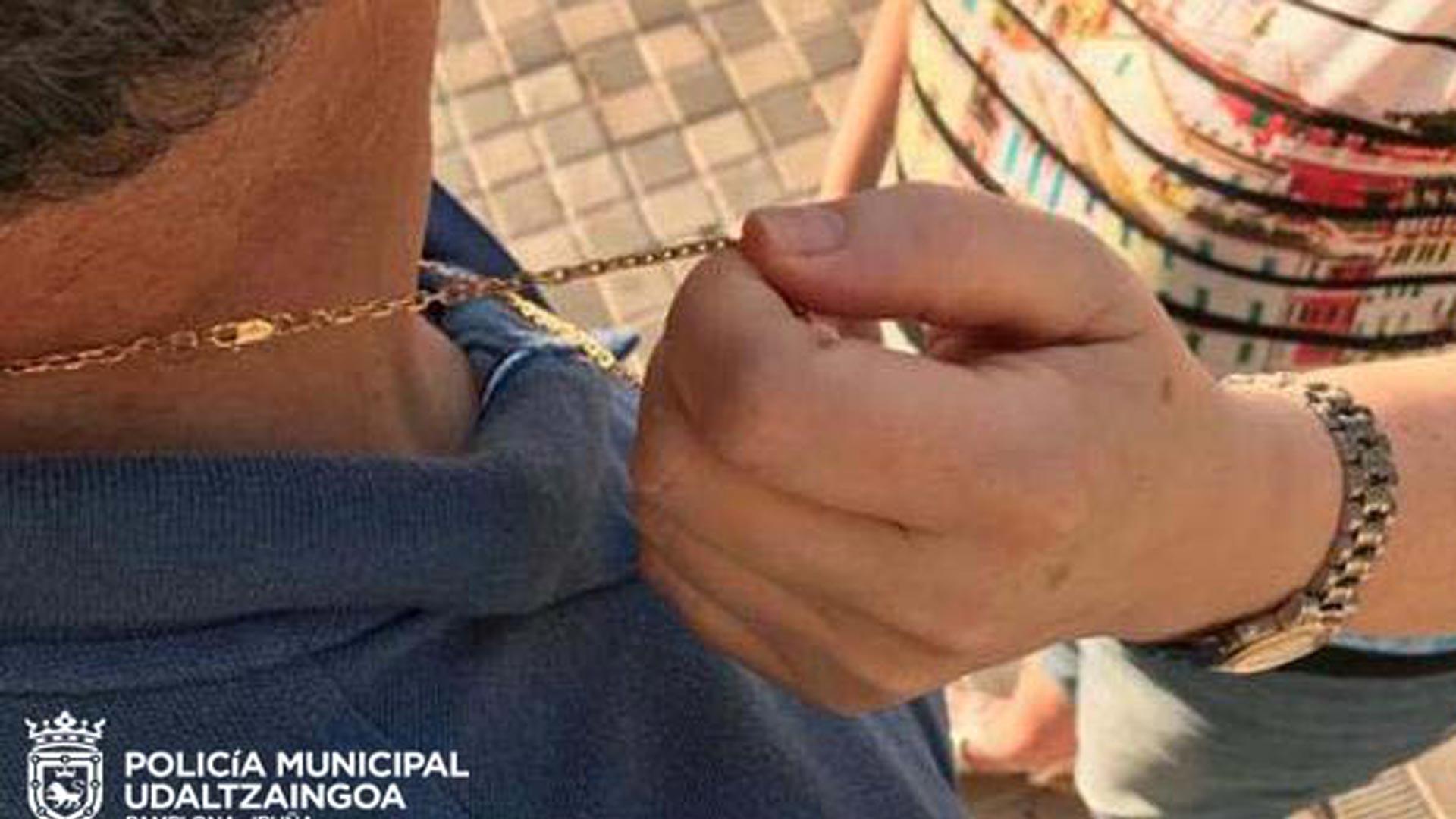 Cadena oro que intentaron robar en Pamplona