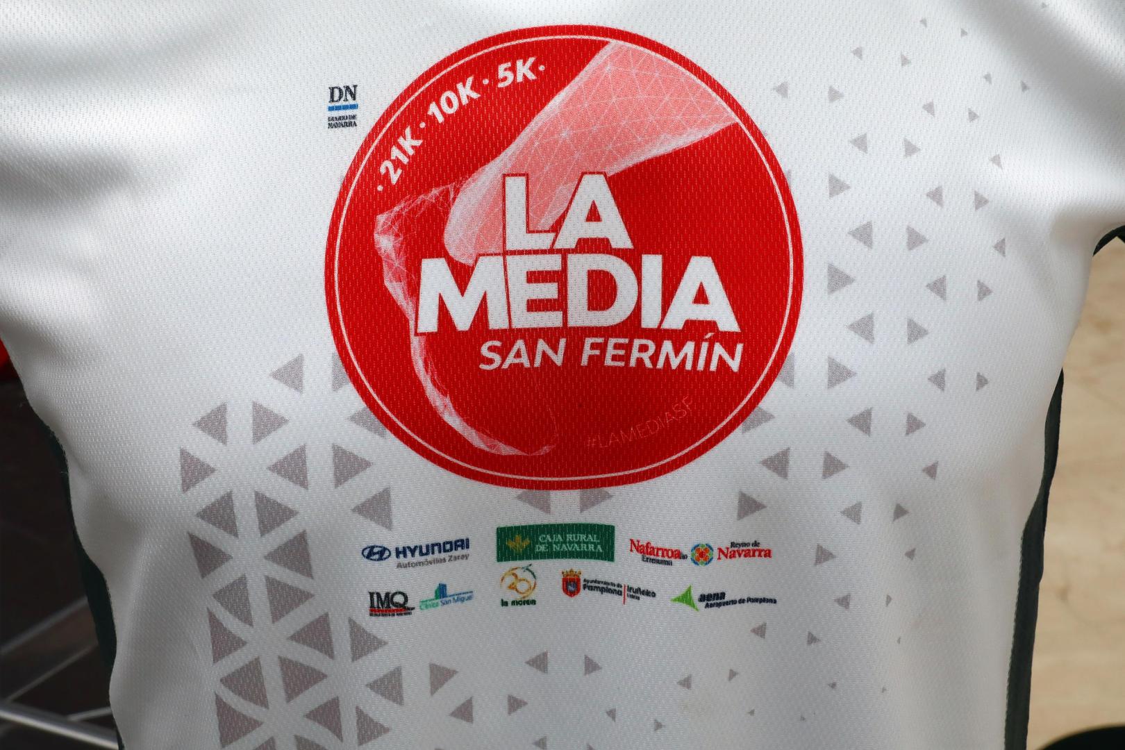 Detalle de la camiseta conmemorativa que recibirán los inscritos a este evento deportivo