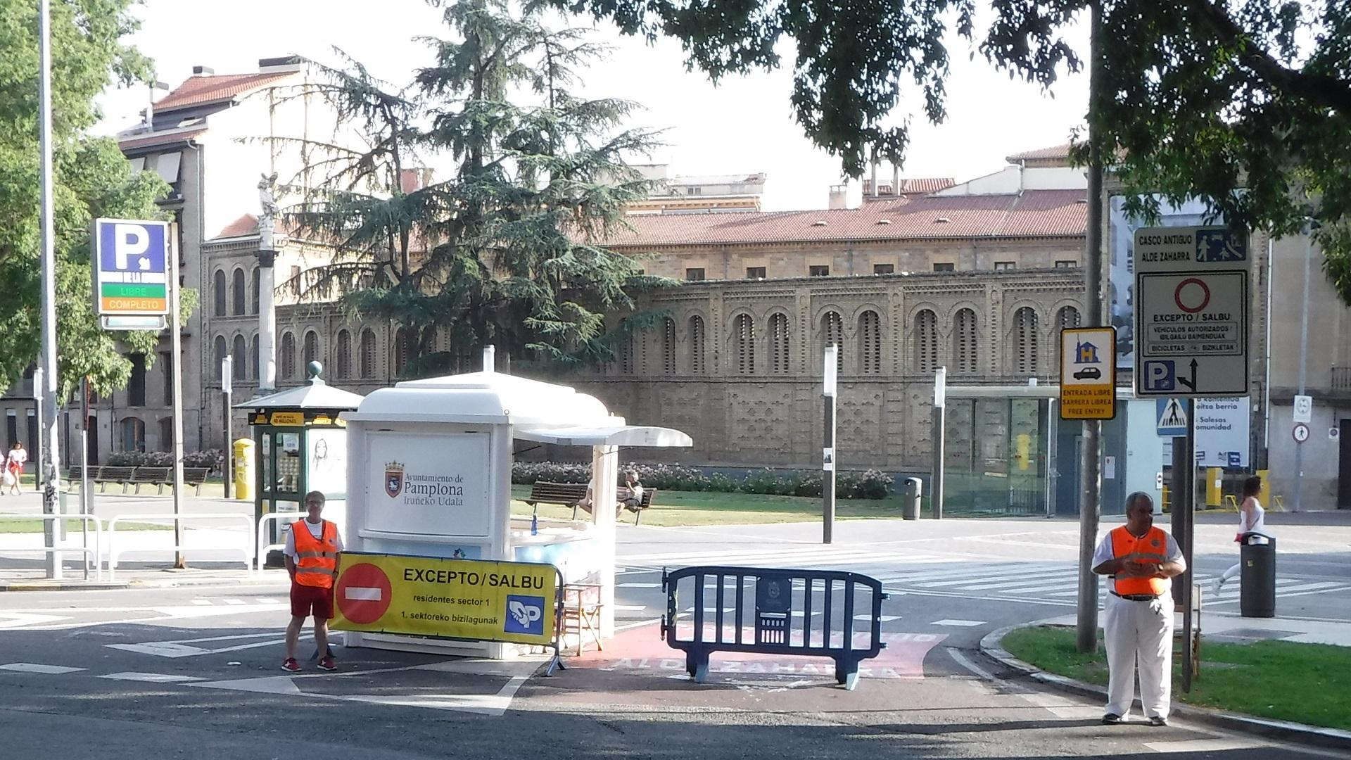 Dos naranjitos, en la zona del aparcamiento del Rincón de la Aduana