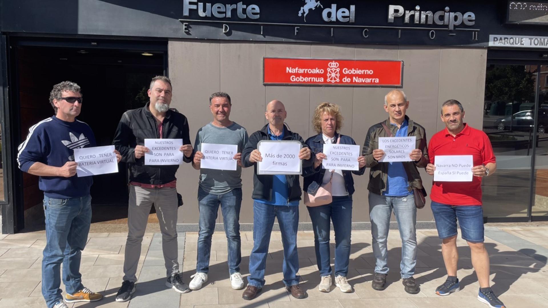 Presentación de firmas en el registro del Gobierno de Navarra, el pasado 27 de mayo