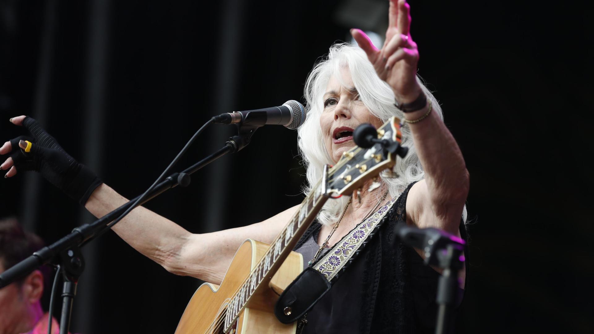 Emmylou Harris, durante su actuación en el Azkena