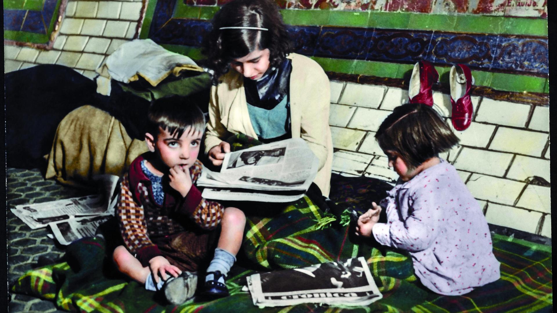 Niños refugiados en el metro de Madrid en 1936.