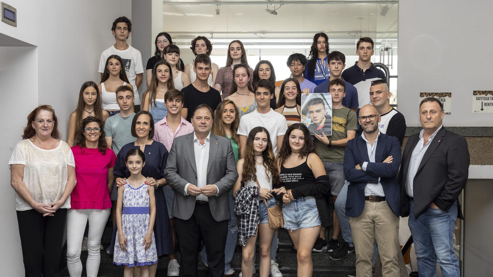 Foto de familia con los galardonados tras la entrega de premios