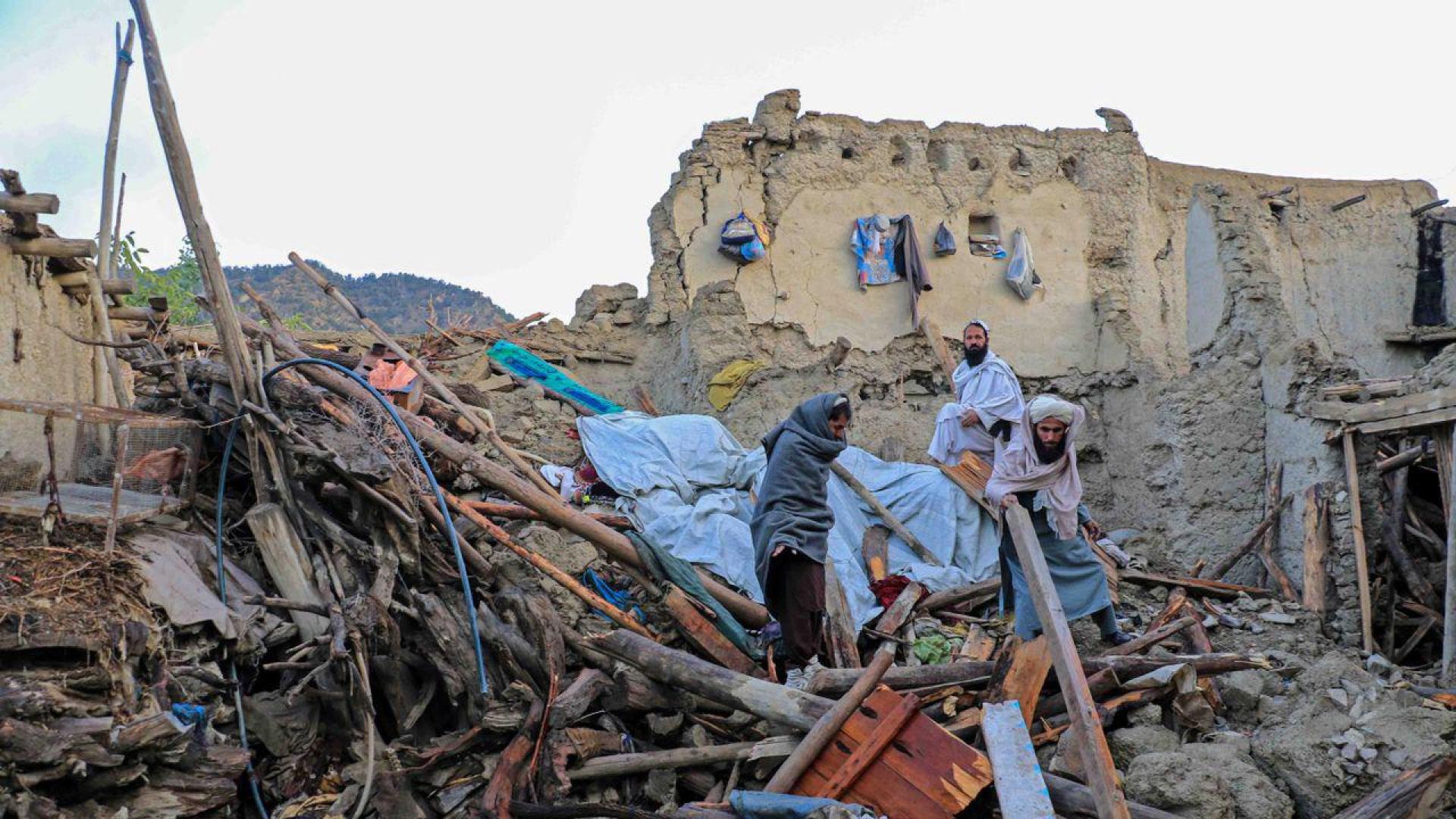 Afectados por el terremoto de Afganistán.