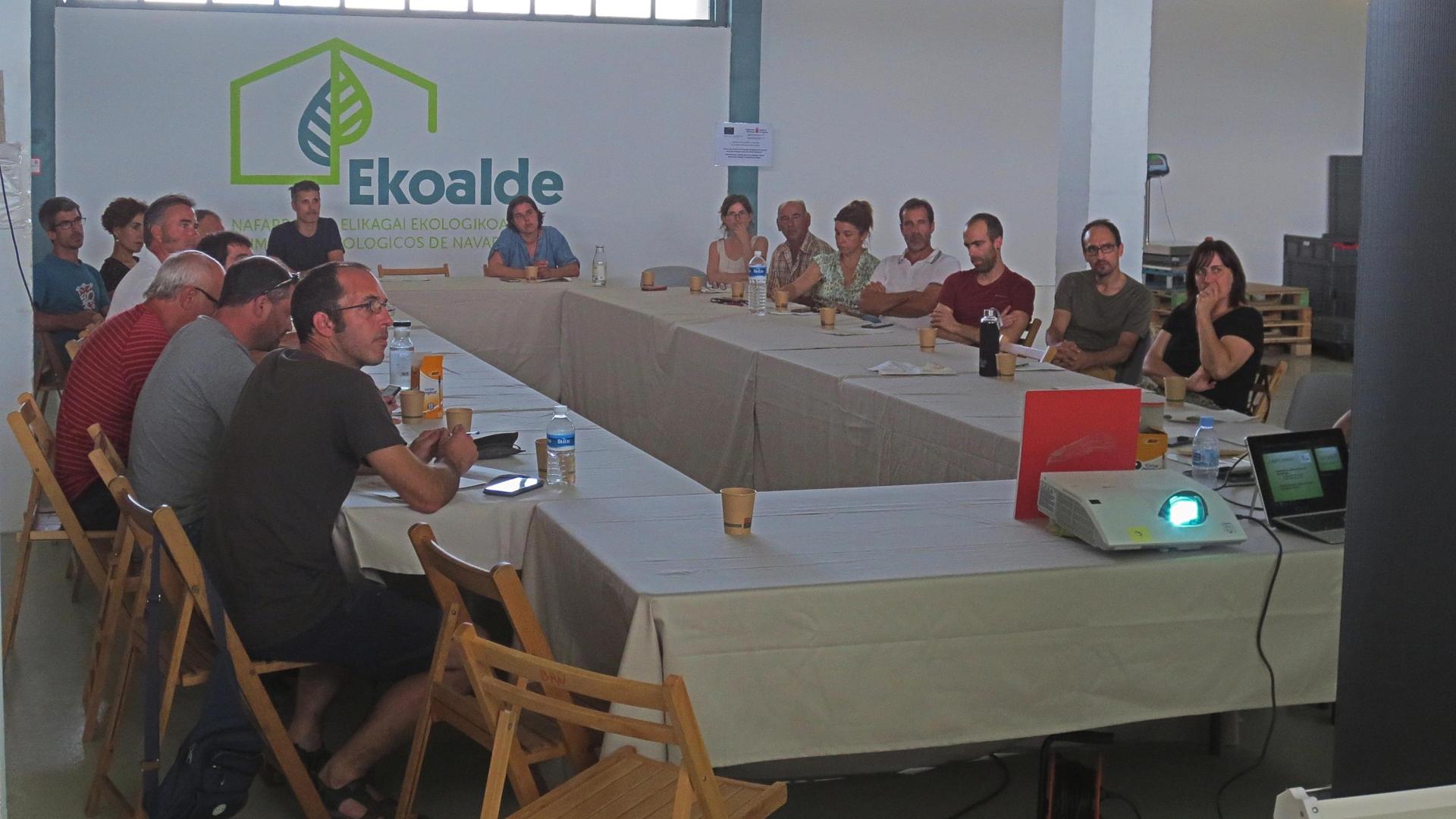 Momento de la reunión de la junta directiva de Ekoalde.