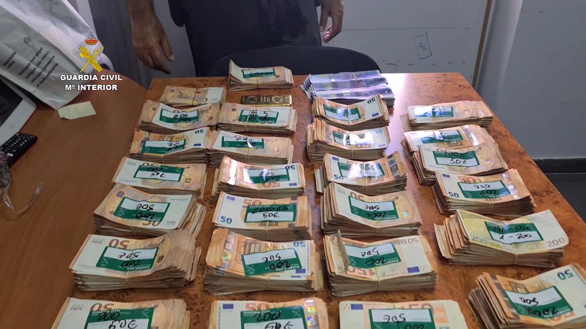 Los detenidos blanqueaban el dinero obtenido por el tráfico de drogas comprando fincas de aguacates y obras de arte