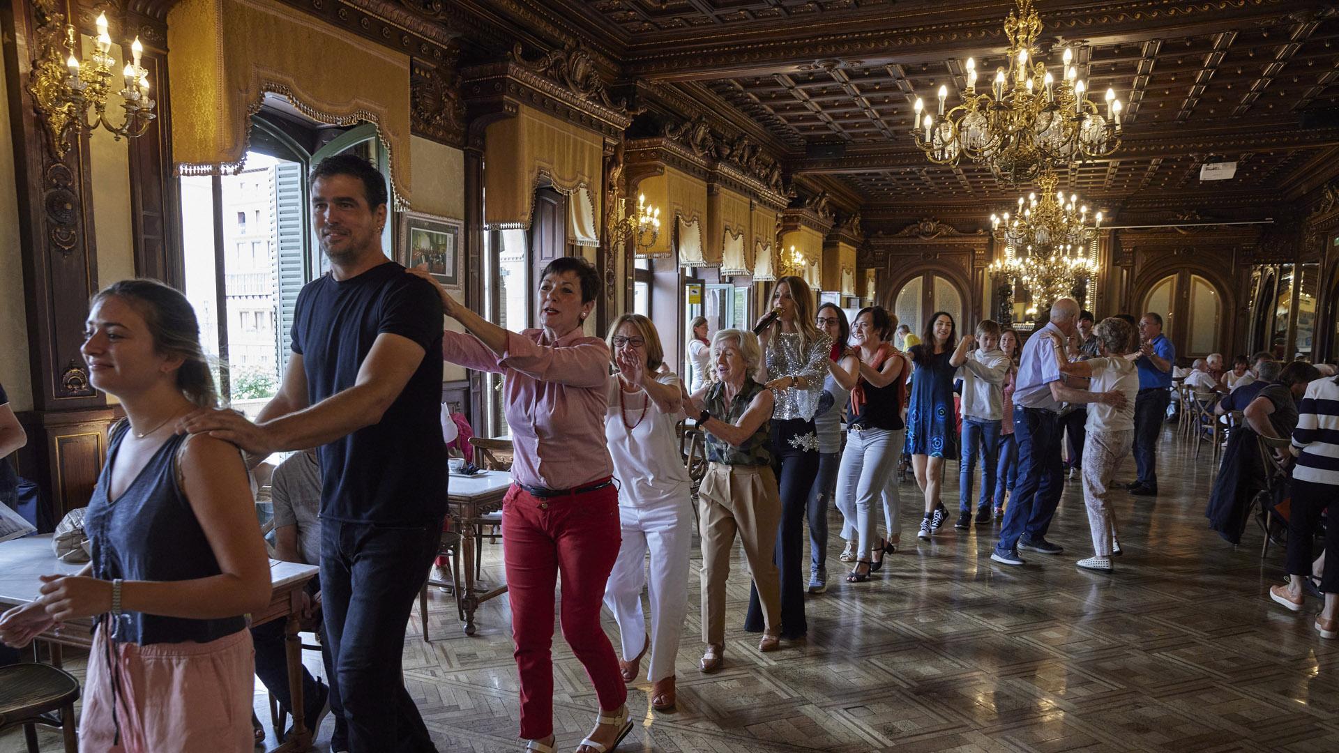 Baile de la Alpargata en el Nuevo Casino